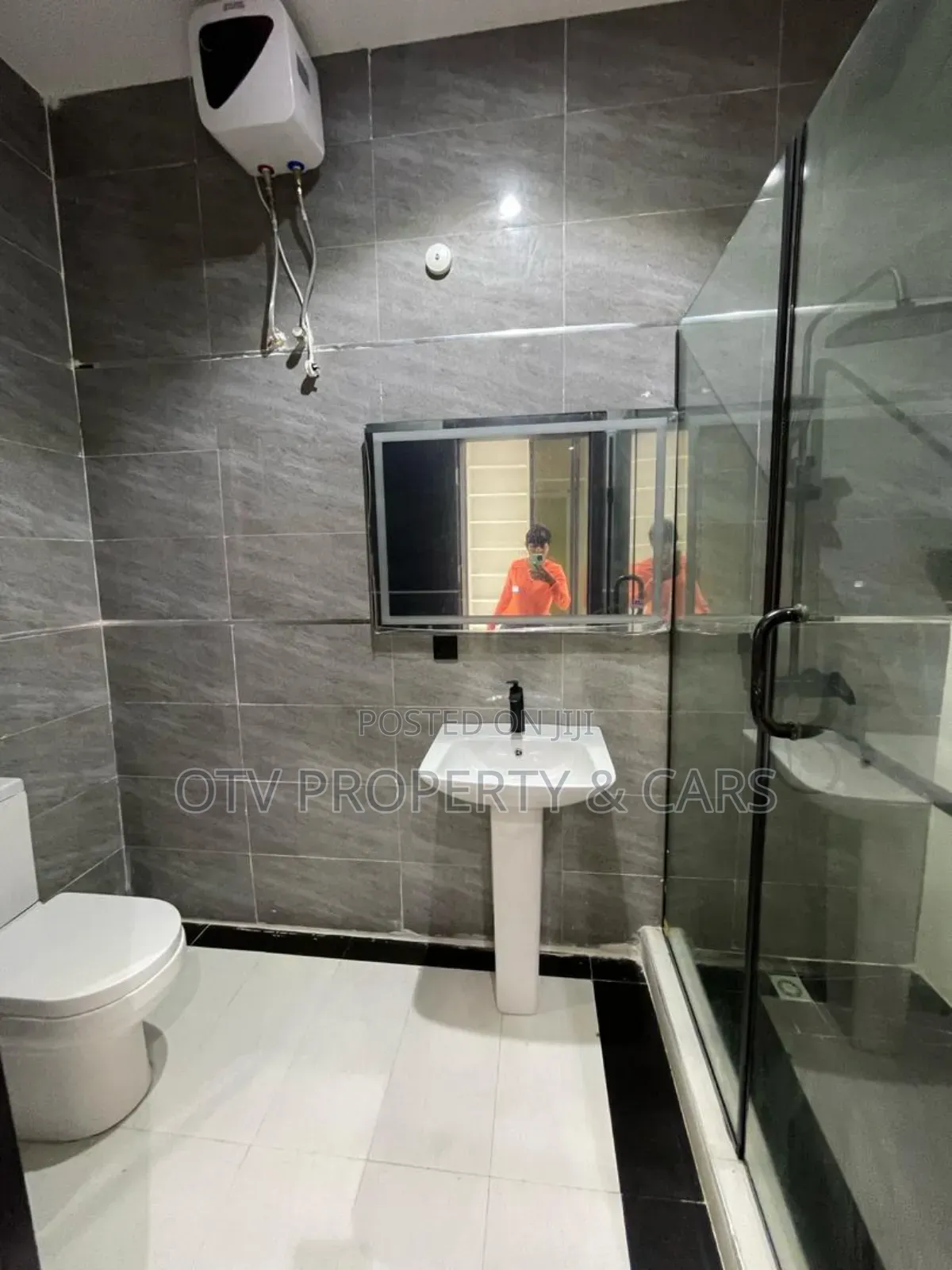 Furnished 3bdrm Apartment in Lekki Phase 1 for sale