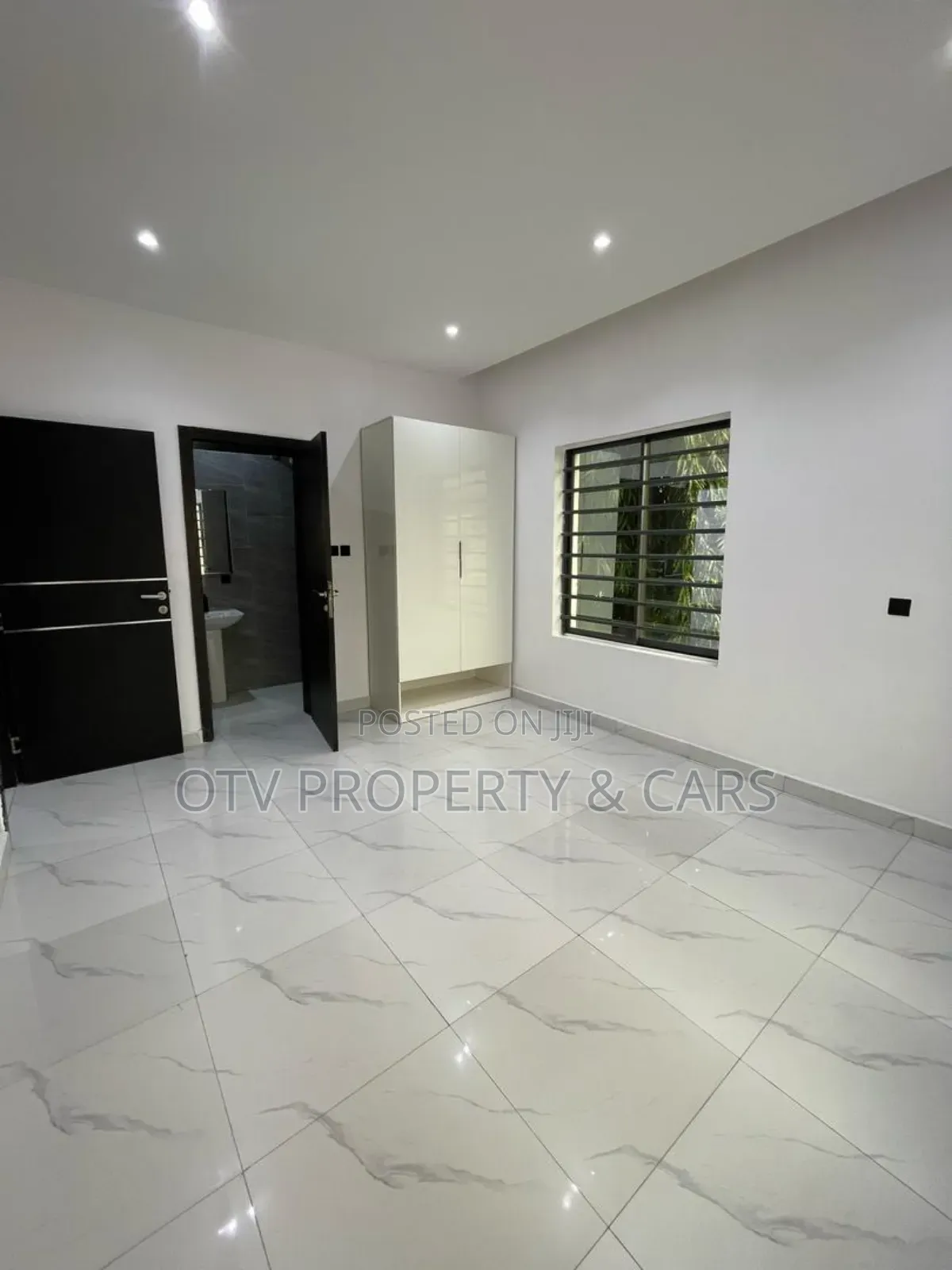 Furnished 3bdrm Apartment in Lekki Phase 1 for sale