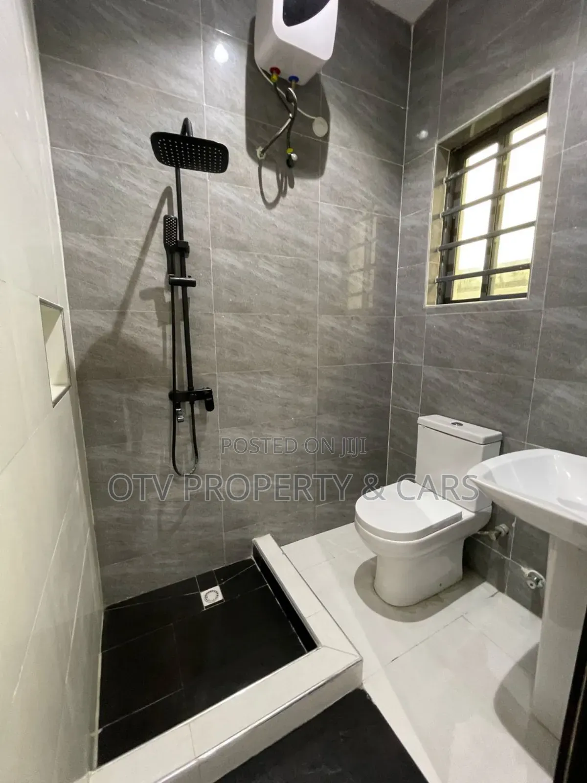 Furnished 2bdrm Apartment in Lekki Phase 1 for sale