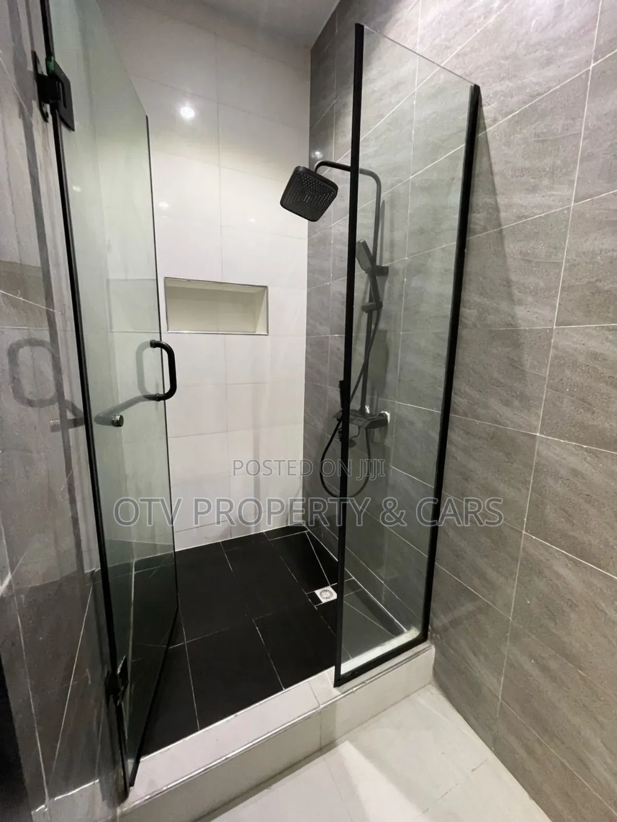Furnished 2bdrm Apartment in Lekki Phase 1 for sale