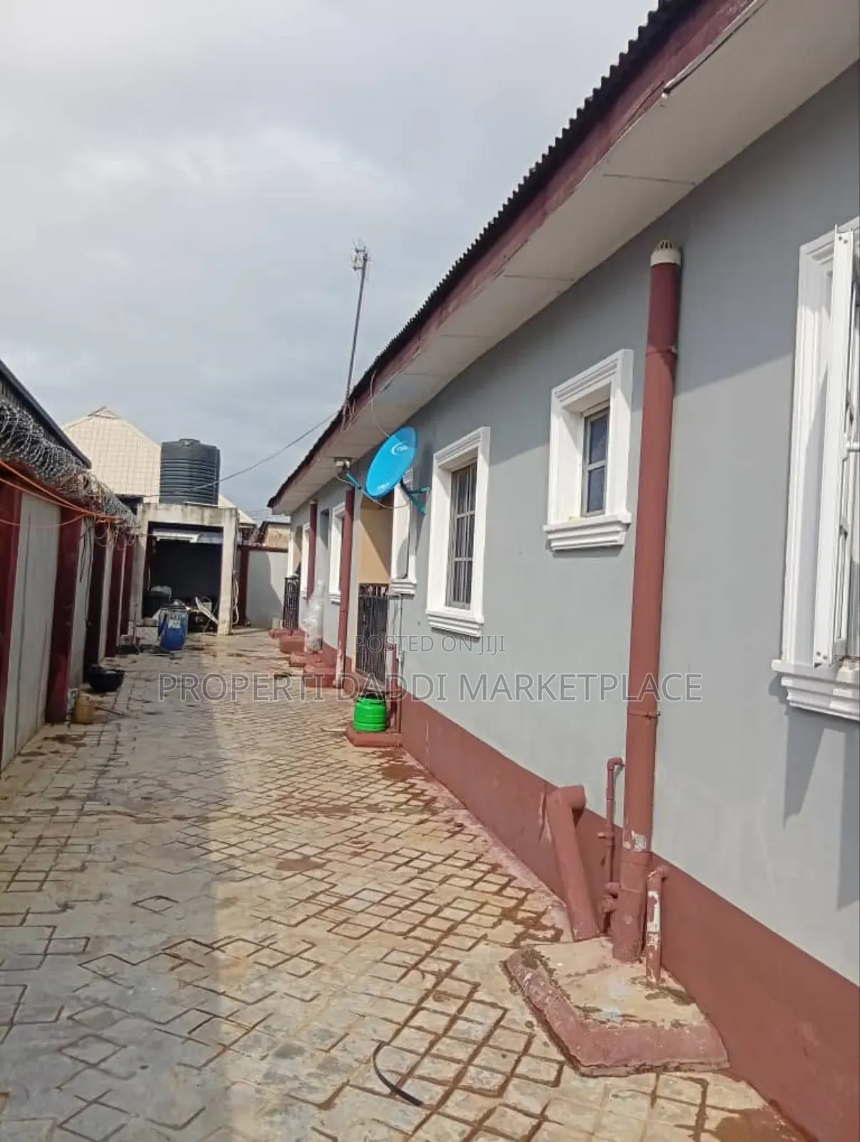 5bdrm Block of Flats in Ayobo for sale