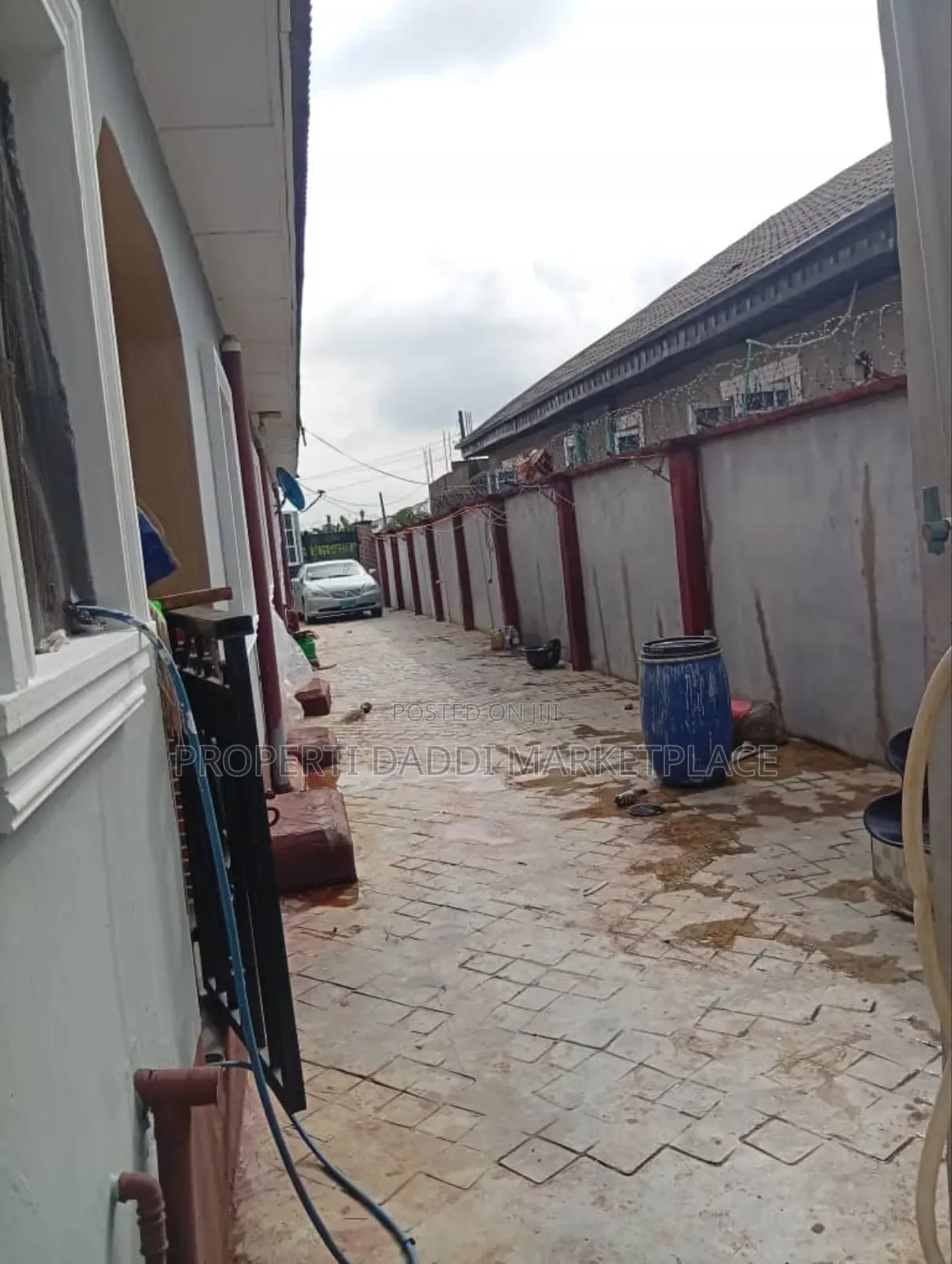 5bdrm Block of Flats in Ayobo for sale