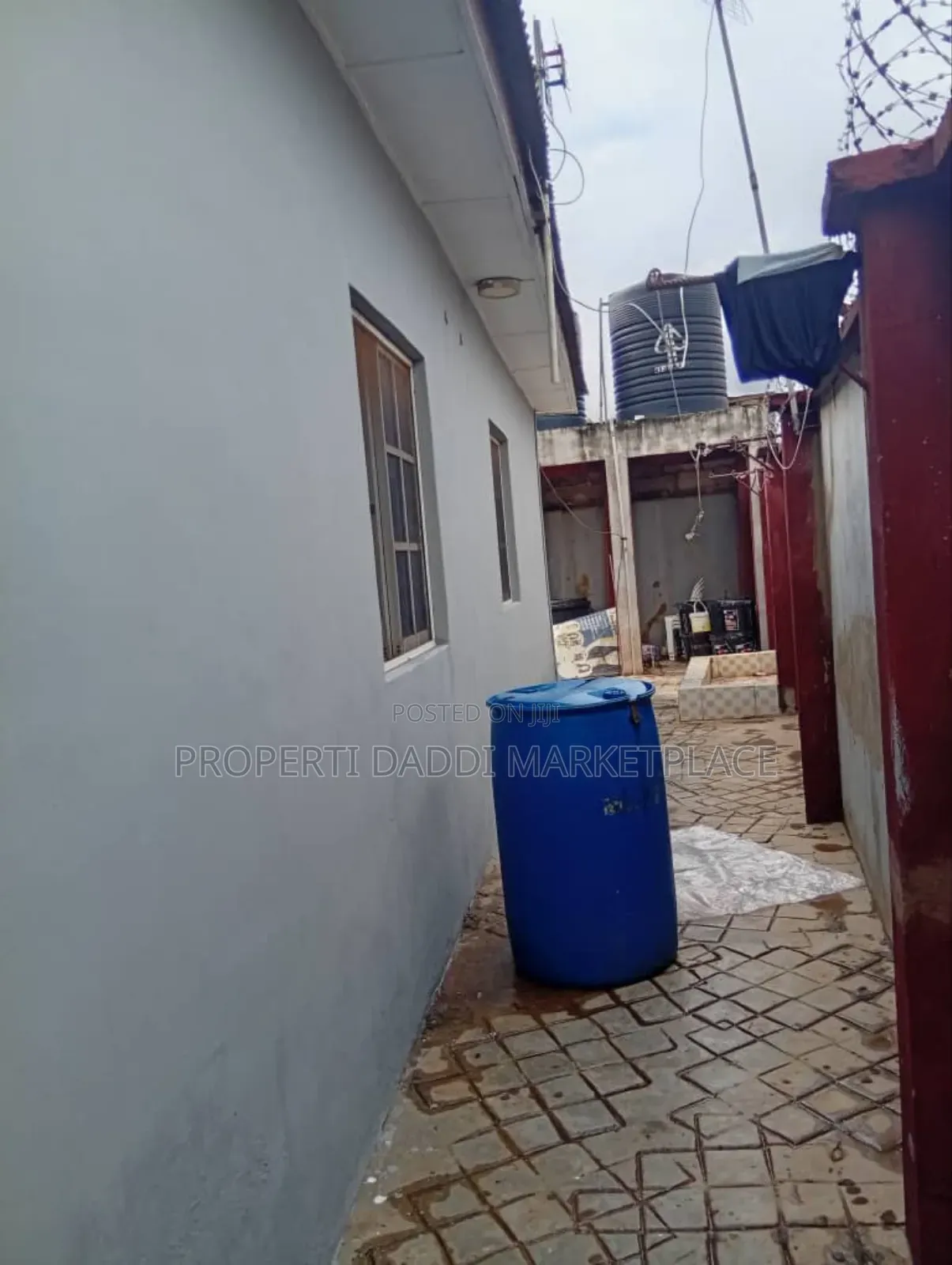 5bdrm Block of Flats in Ayobo for sale