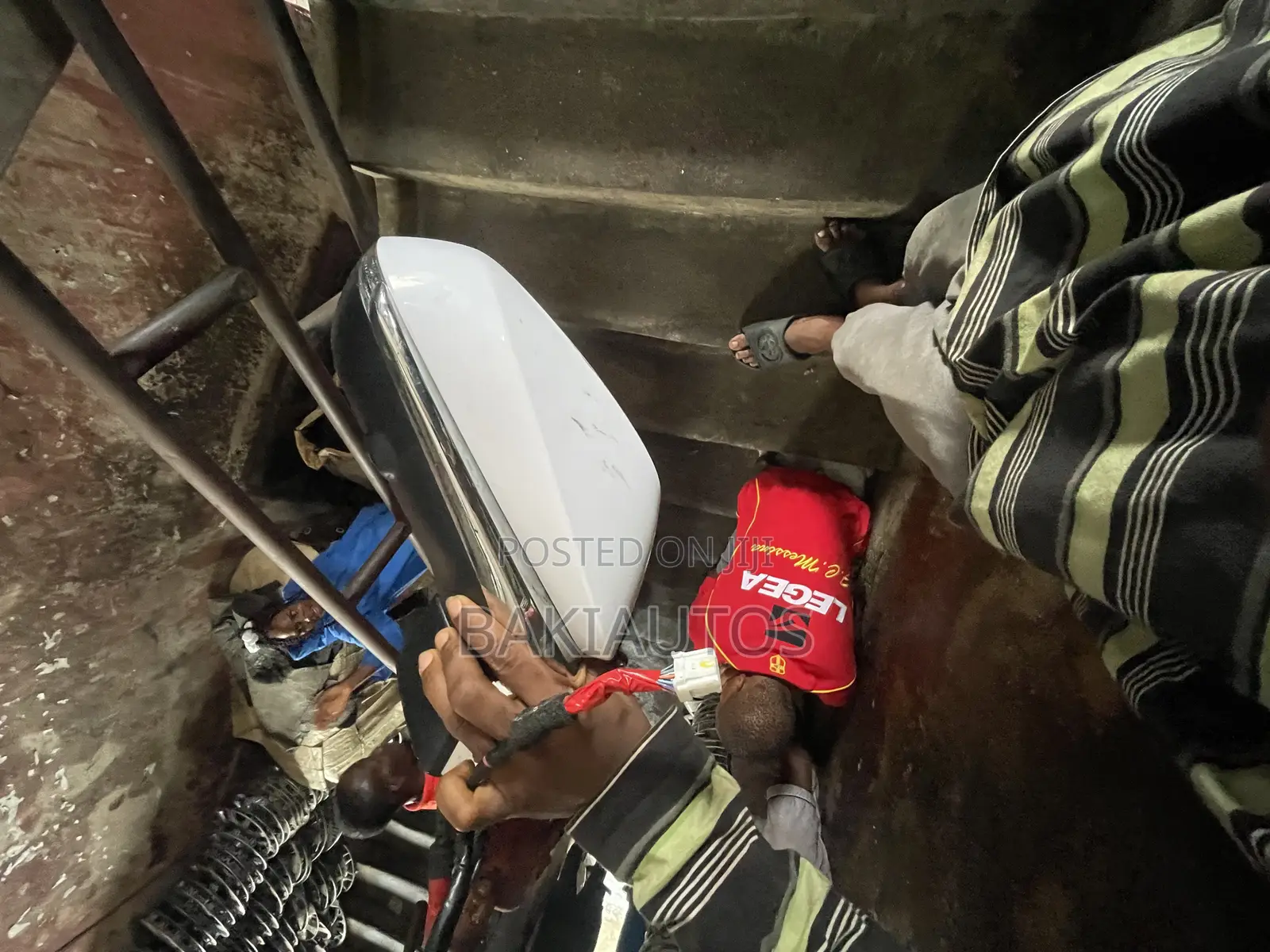 Side Mirror for Rx350/17 With 360 Camera Available as Seen