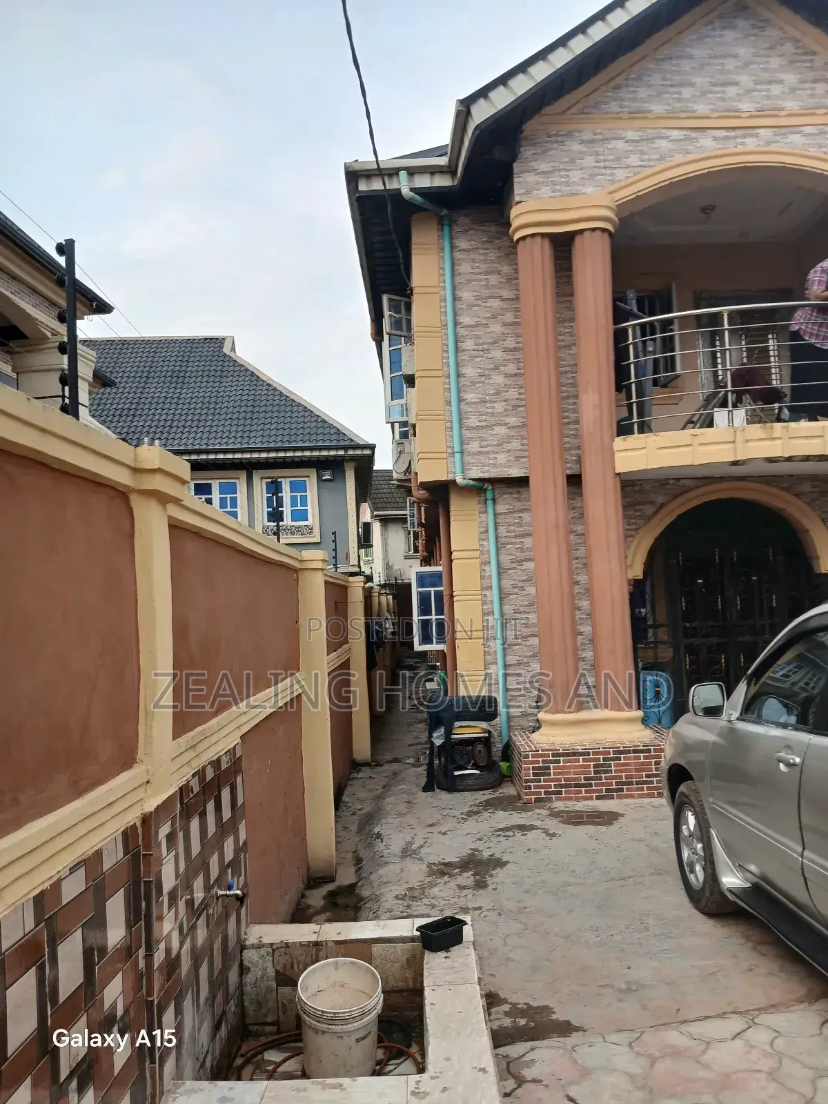 6bdrm Apartment in Evergreen Estate, Alimosho for sale