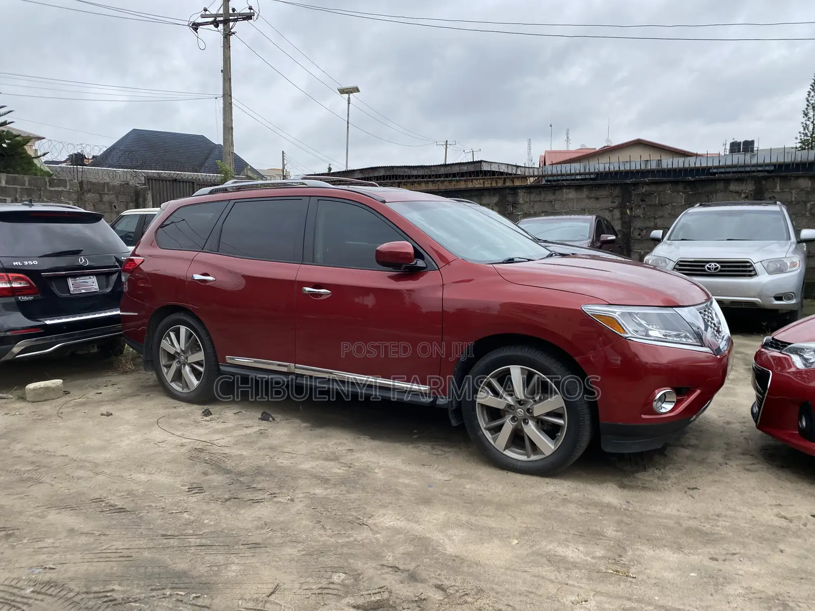 Nissan Pathfinder Platinum 4dr SUV 4WD (3.5L 6cyl CVT) 2014 Red