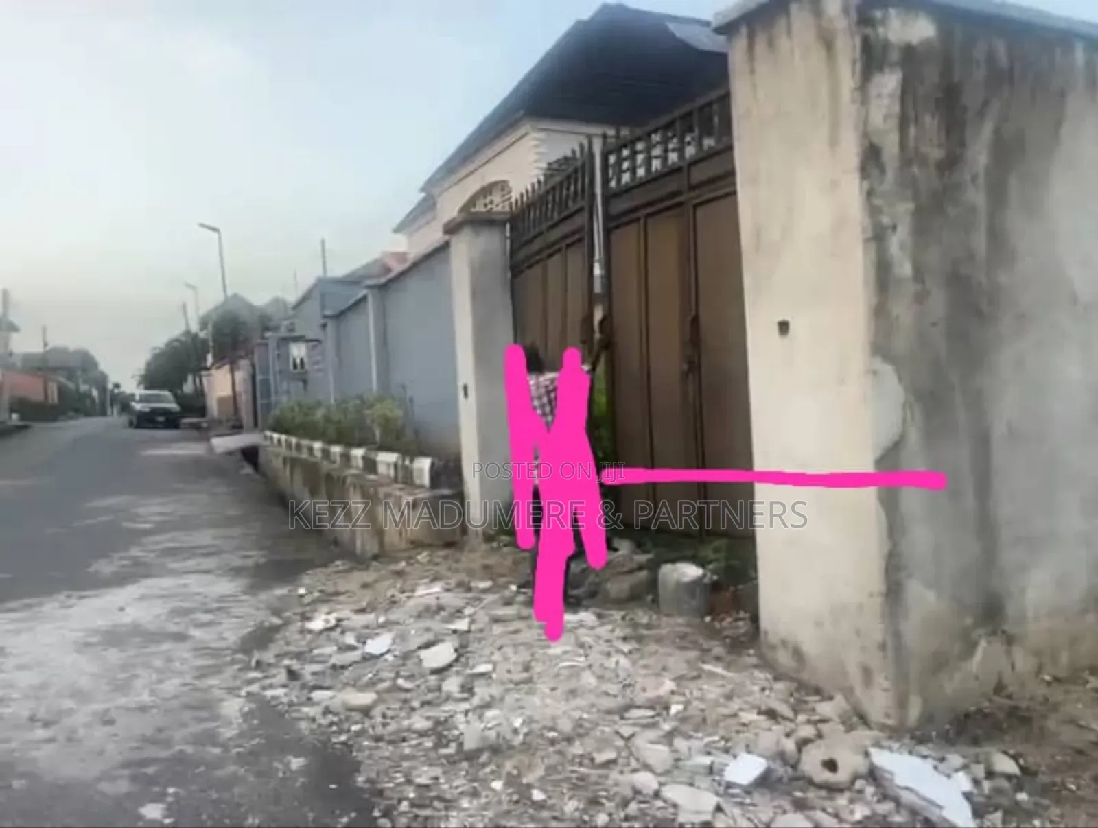 For Sale : Fenced Cornerpiece 1 Plot at Rumuibekwe Ph