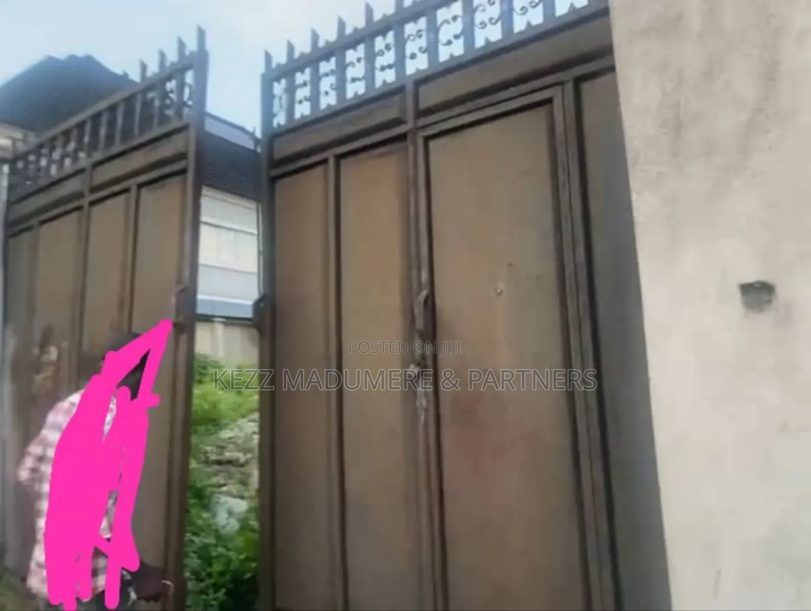 For Sale : Fenced Cornerpiece 1 Plot at Rumuibekwe Ph