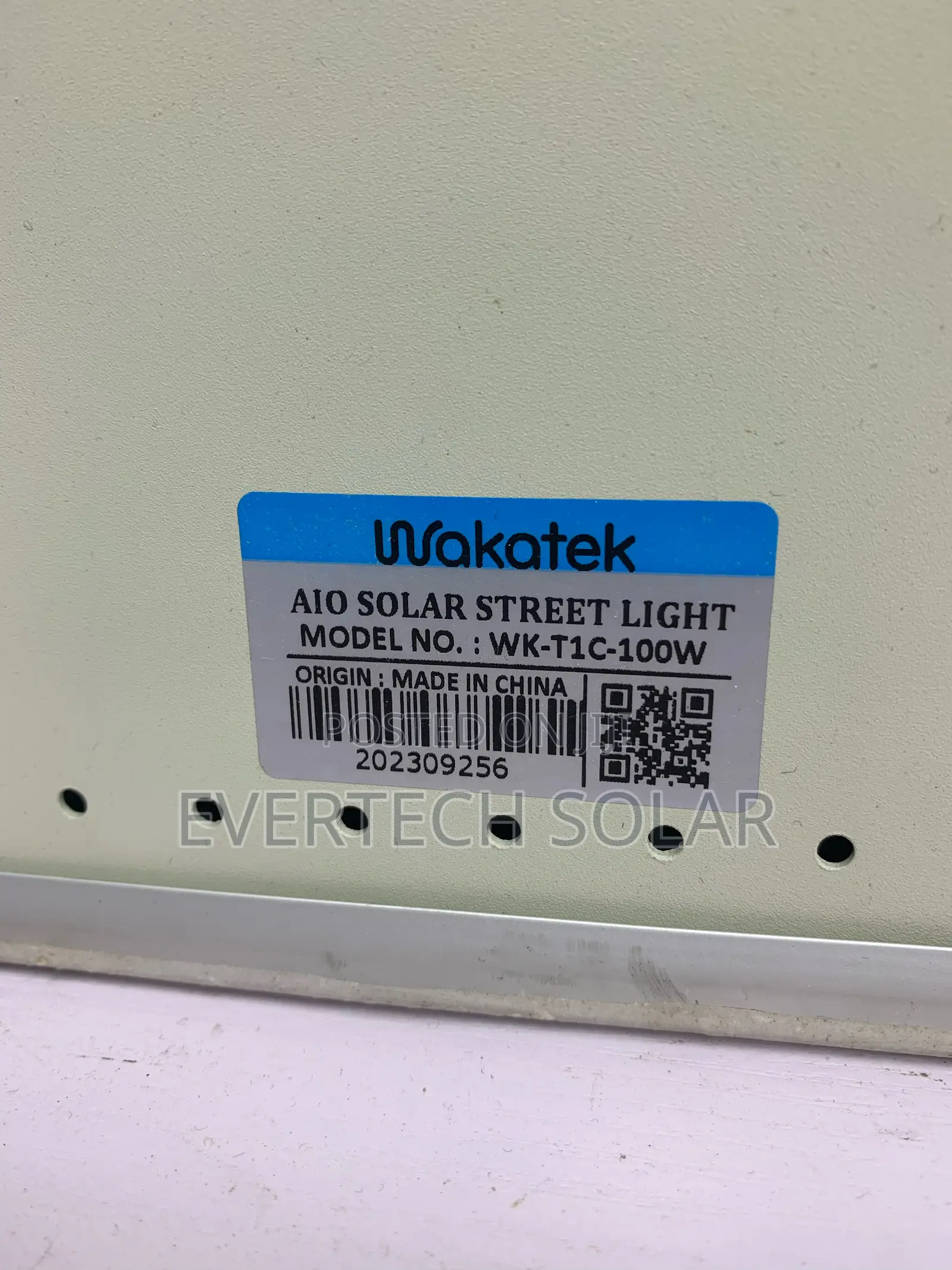 Wakatek 100 Watts 12 Eyes All In One Solar Street Light