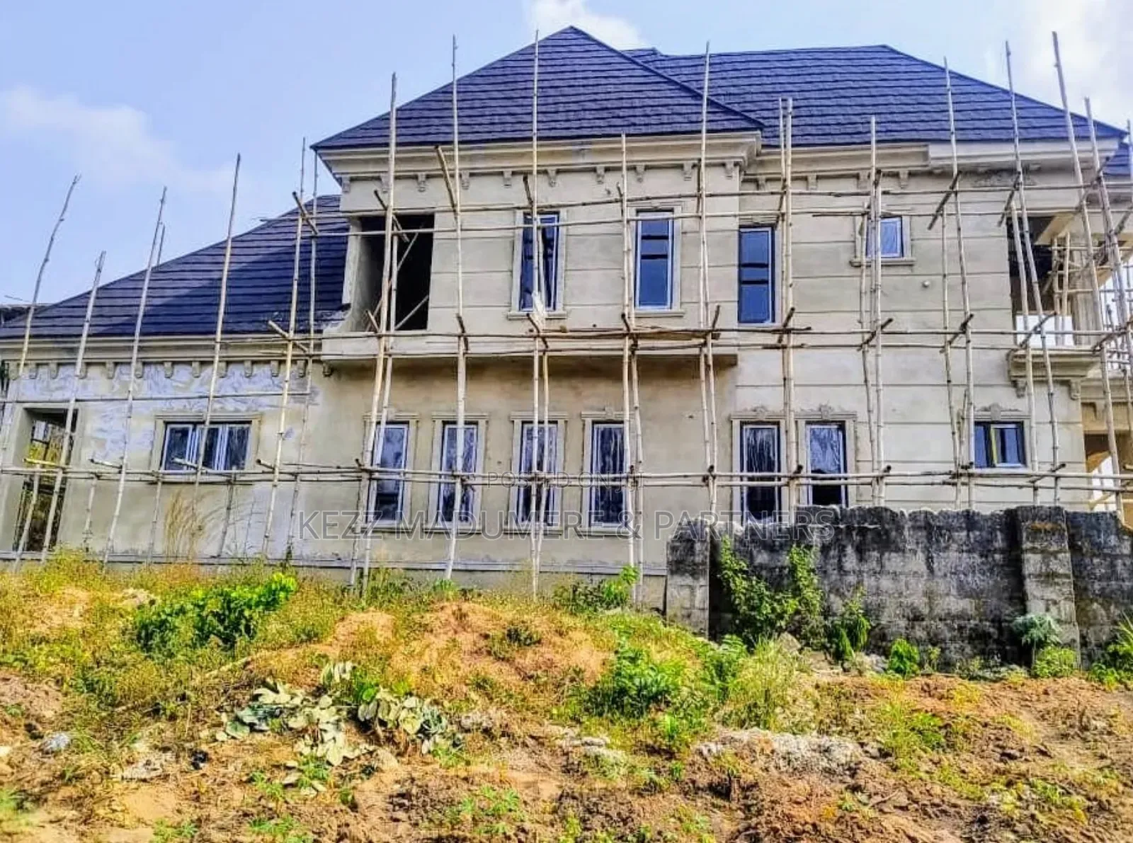 4bdrm Duplex in Amakama Housing for sale