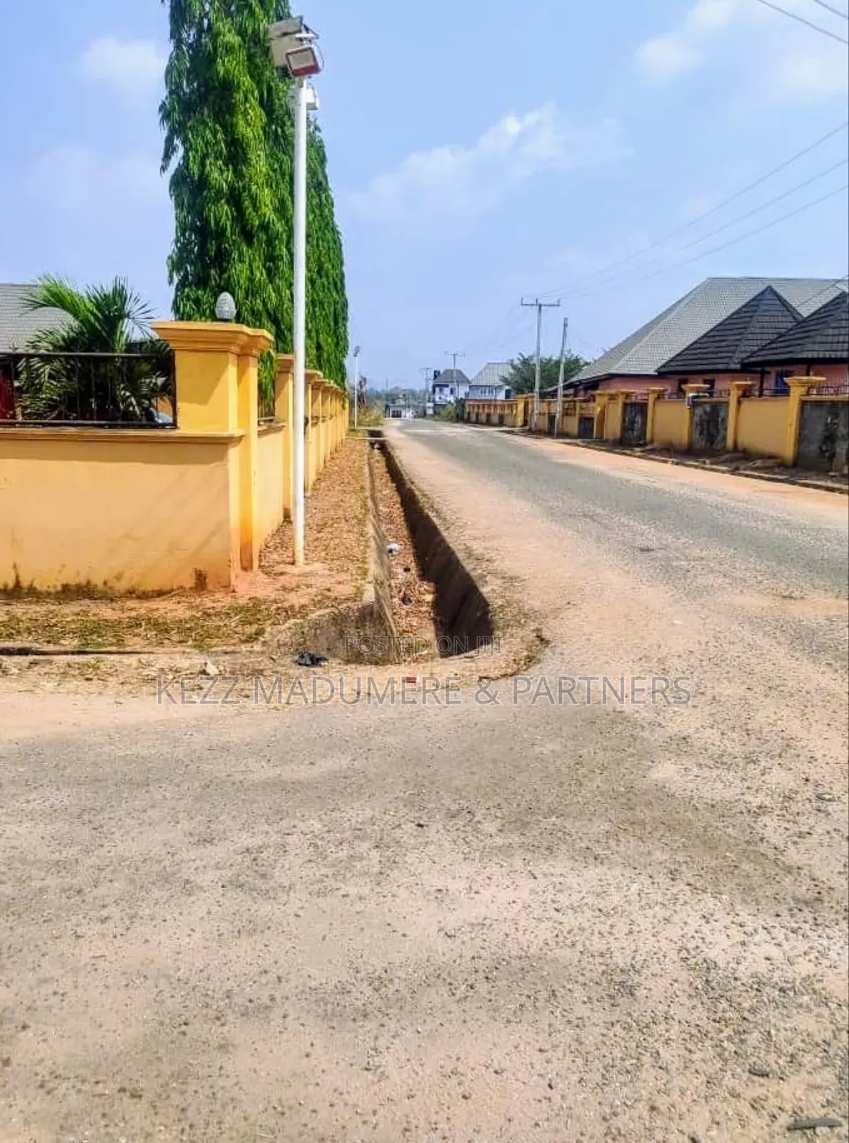 4bdrm Duplex in Amakama Housing for sale