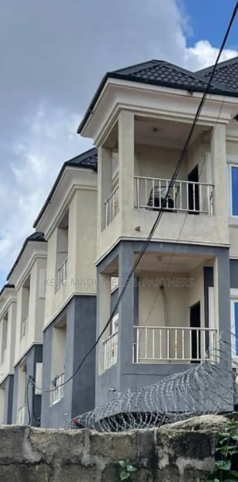 6bdrm Block of Flats in Area R New Owerri for sale