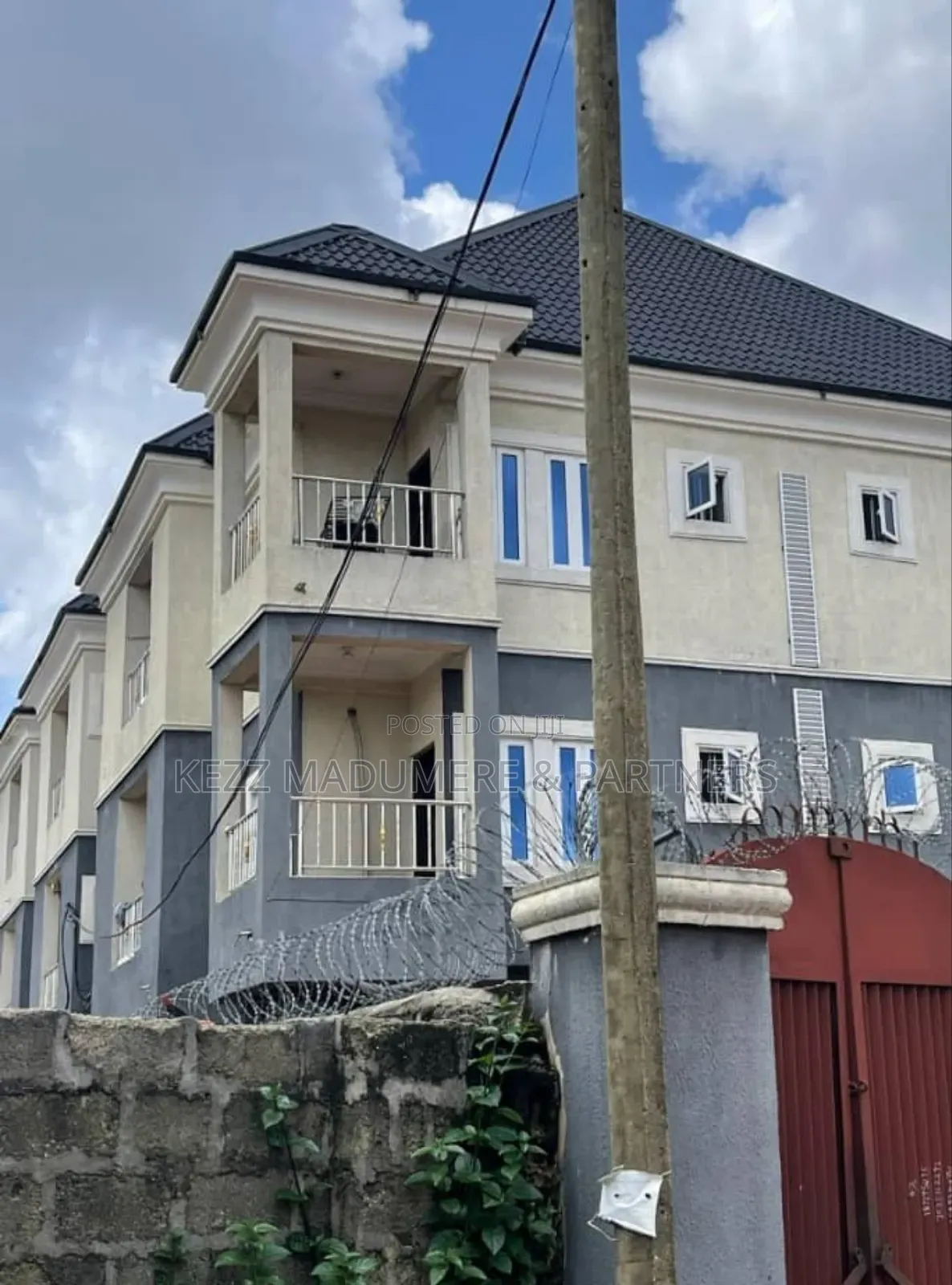 6bdrm Block of Flats in Area R New Owerri for sale