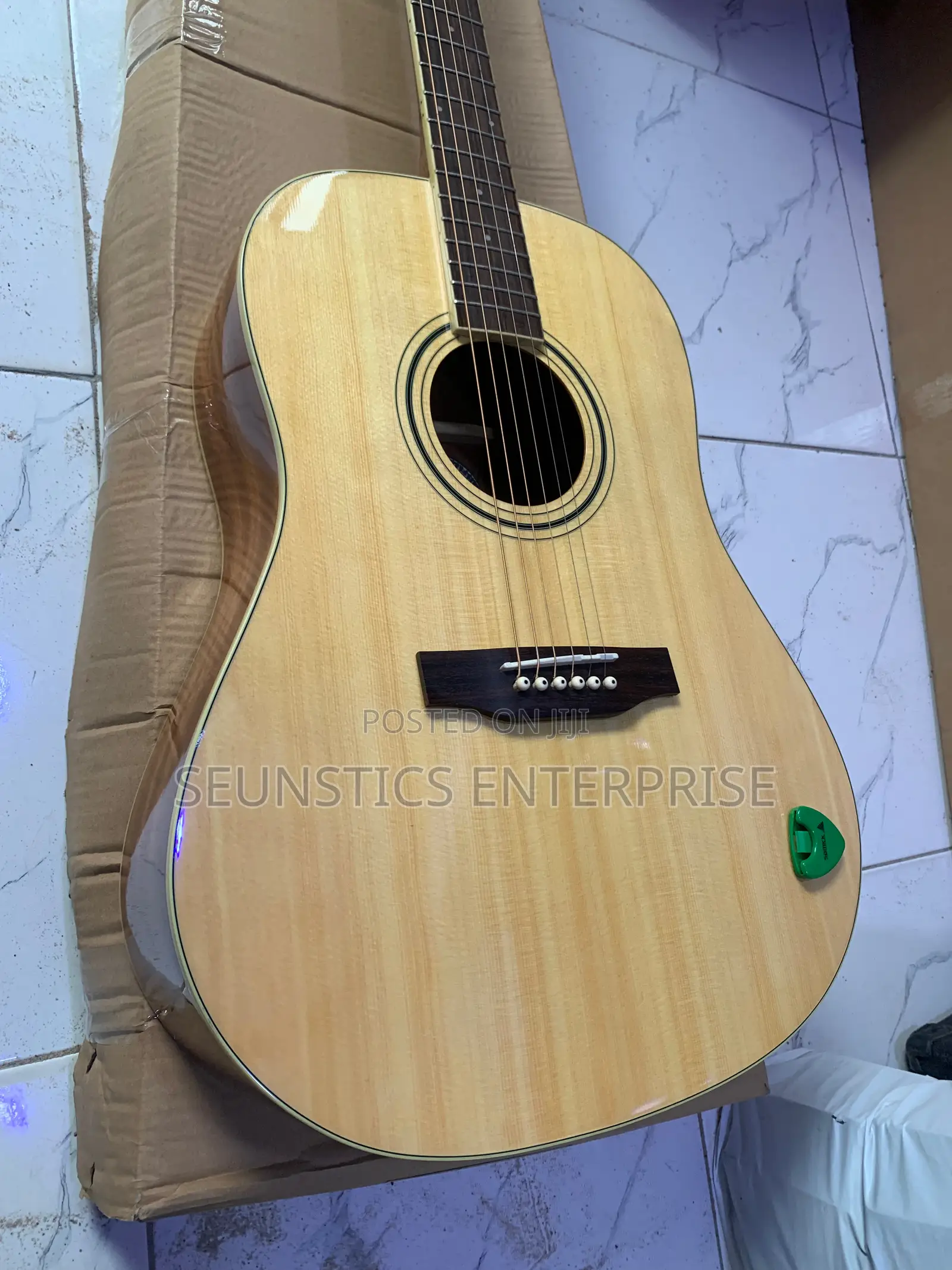 Quality Volcan Pure Acoustic Guitar
