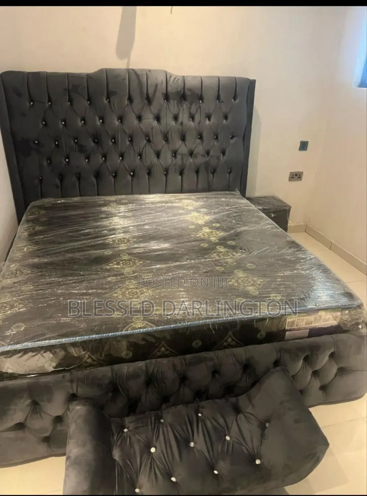 Modern 6by6 Bed Frame With Ottoman
