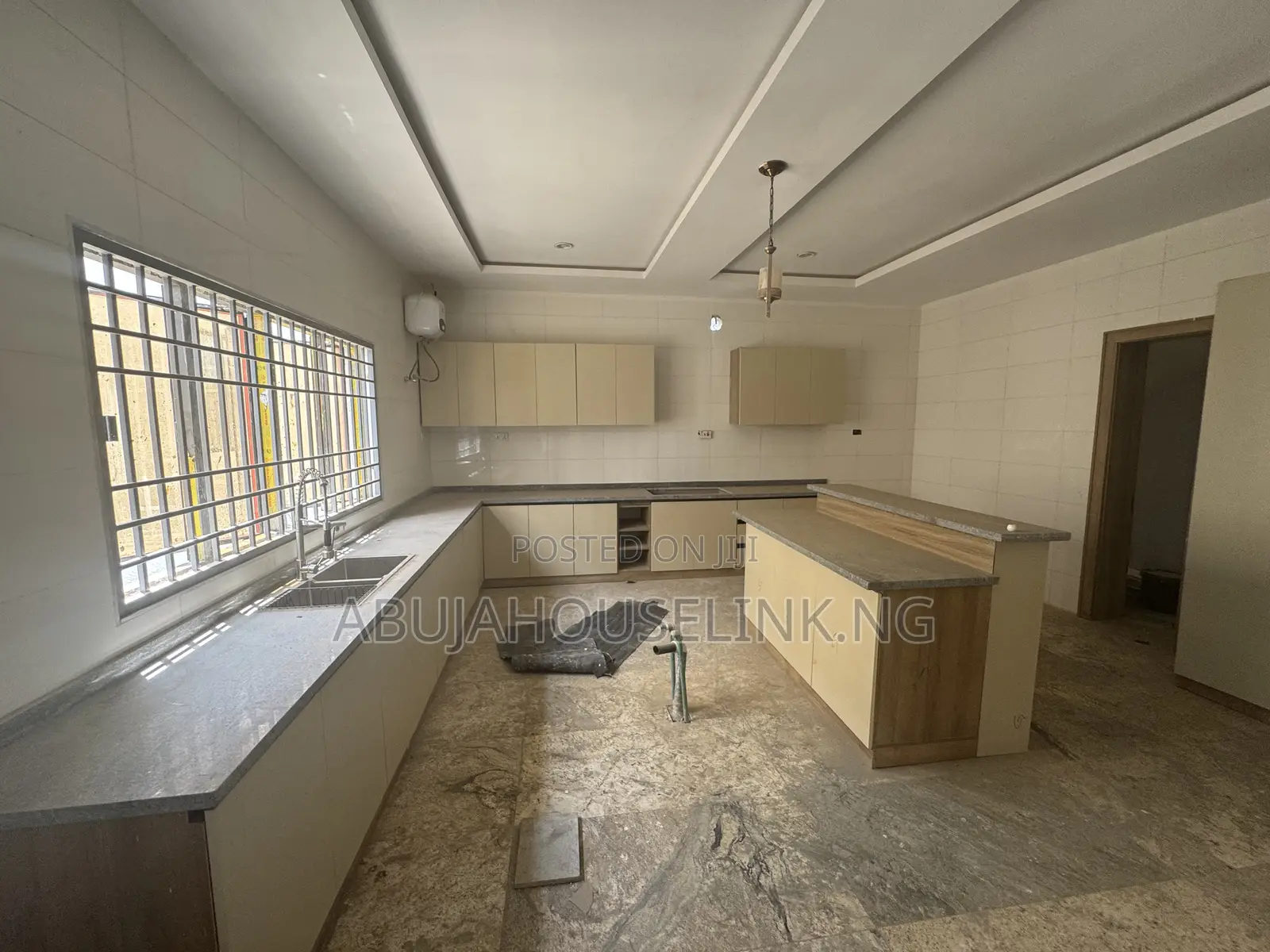 6bdrm Duplex in Guzape Main Abuja for sale