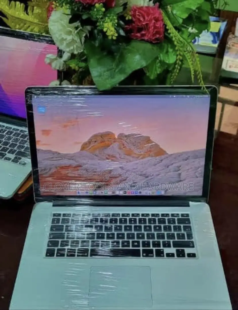 New Laptop Apple MacBook Pro 2015 16GB Intel Core I7 SSD 512GB