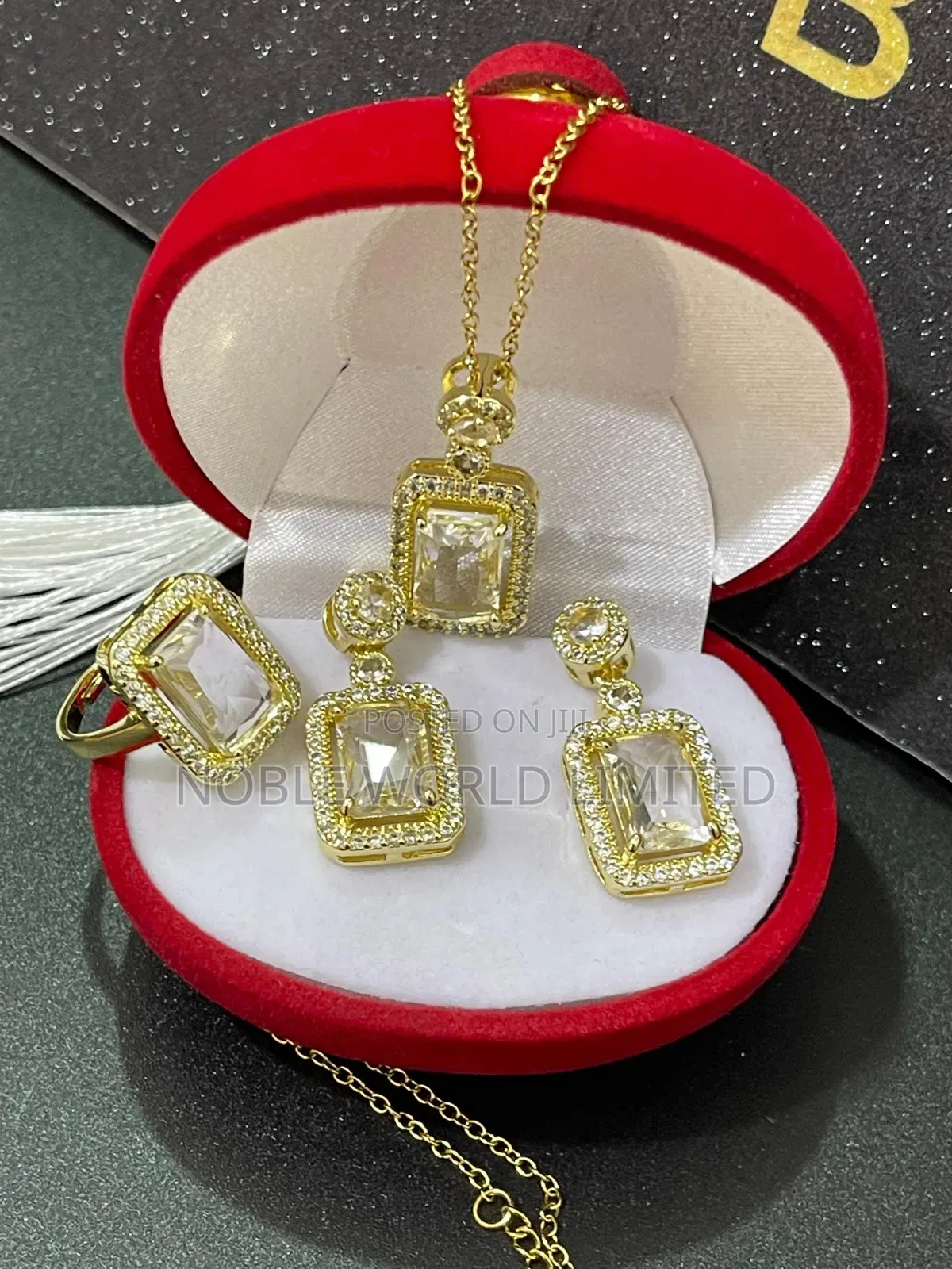 Chunky Pendant and Earring 6v