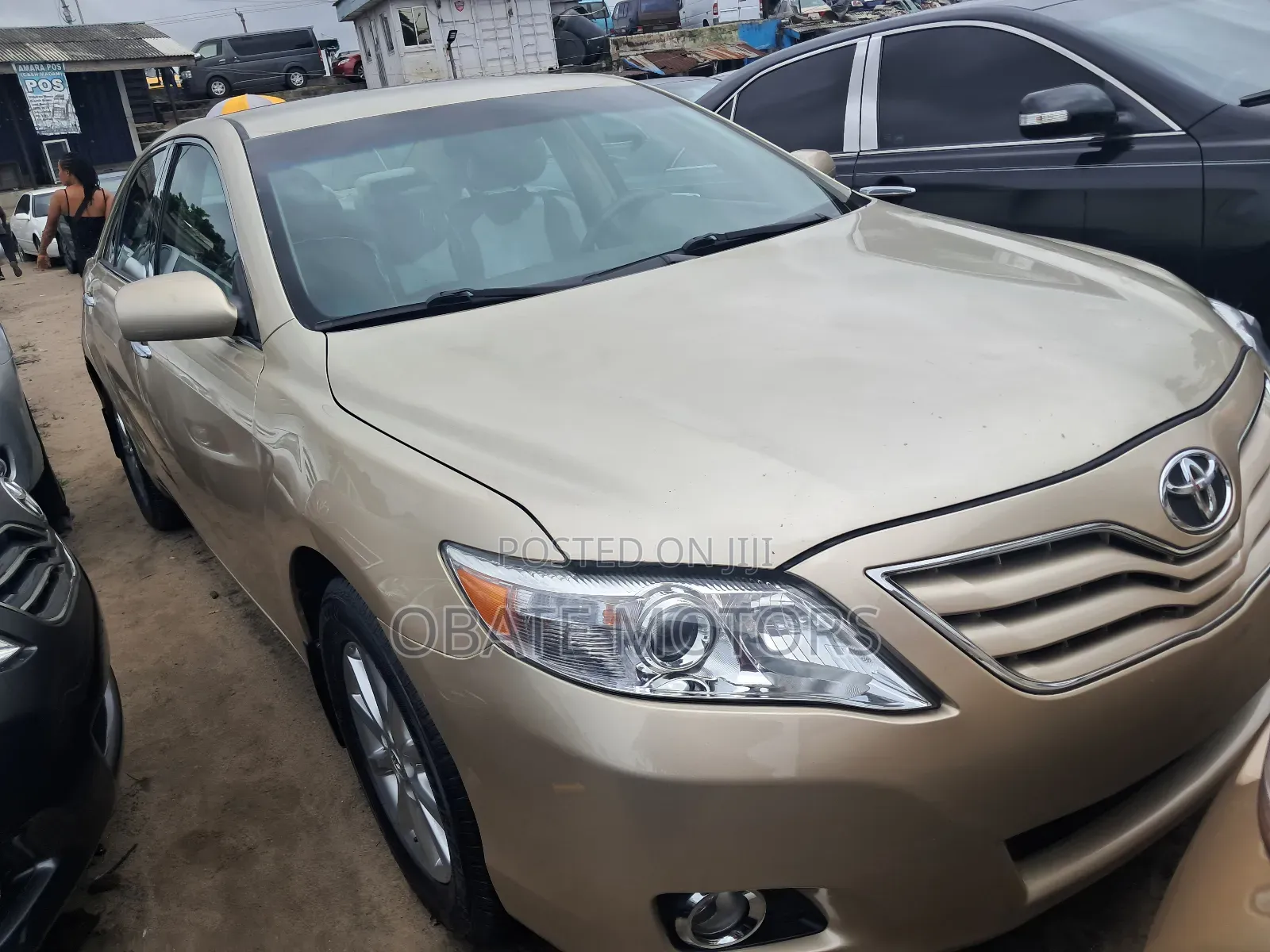 Toyota Camry LE 4dr Sedan (2.5L 4cyl 6AM) 2010 Gold