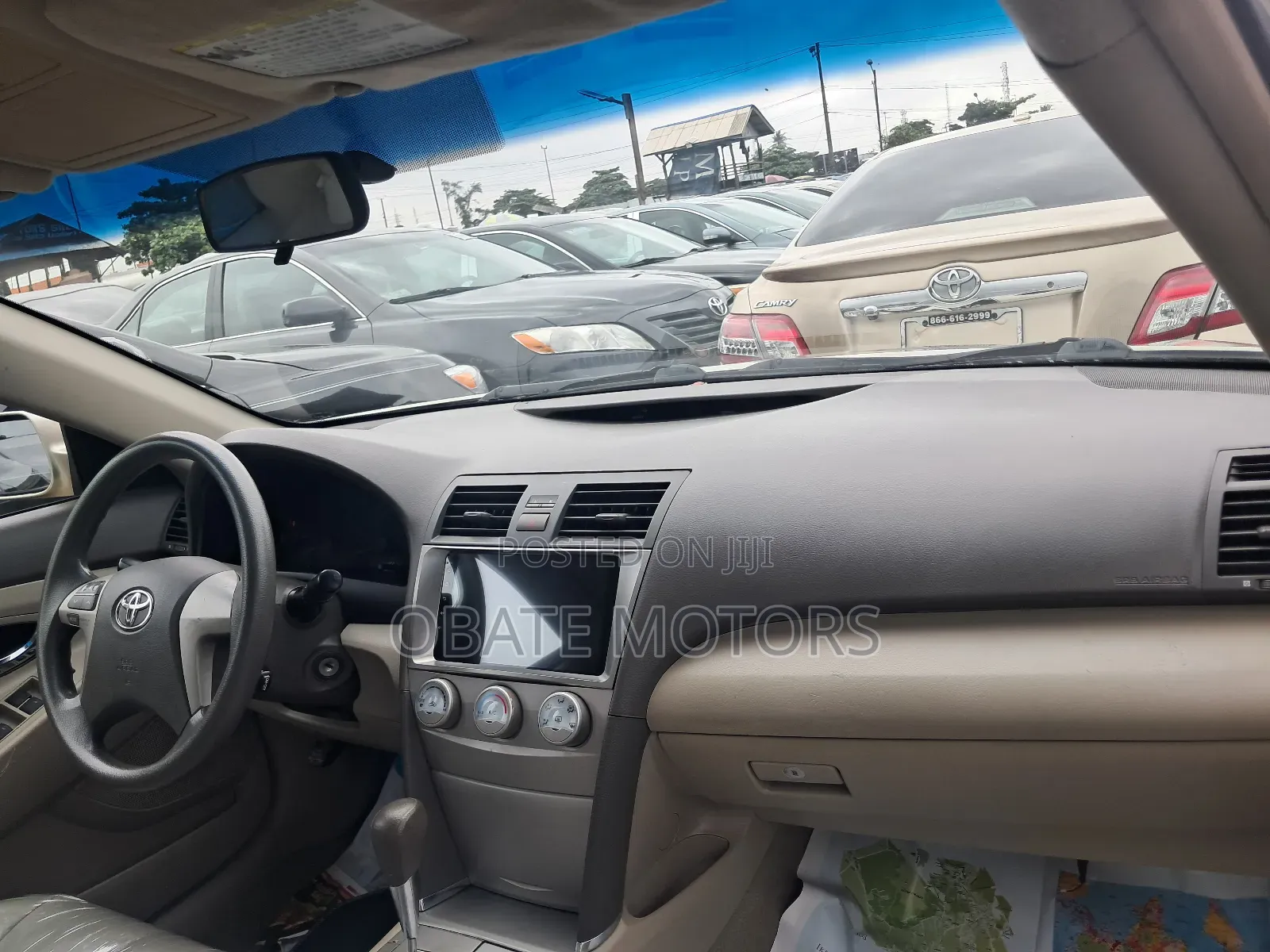 Toyota Camry LE 4dr Sedan (2.5L 4cyl 6AM) 2010 Gold