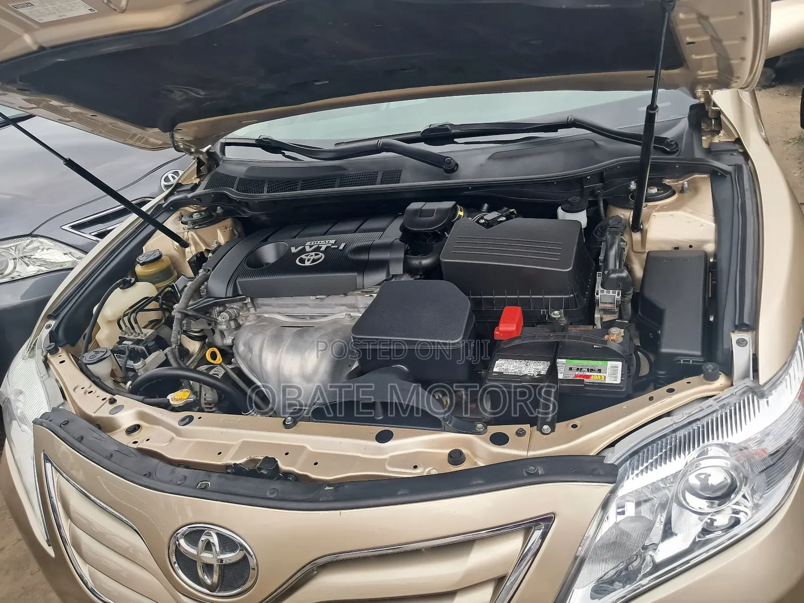 Toyota Camry LE 4dr Sedan (2.5L 4cyl 6AM) 2010 Gold