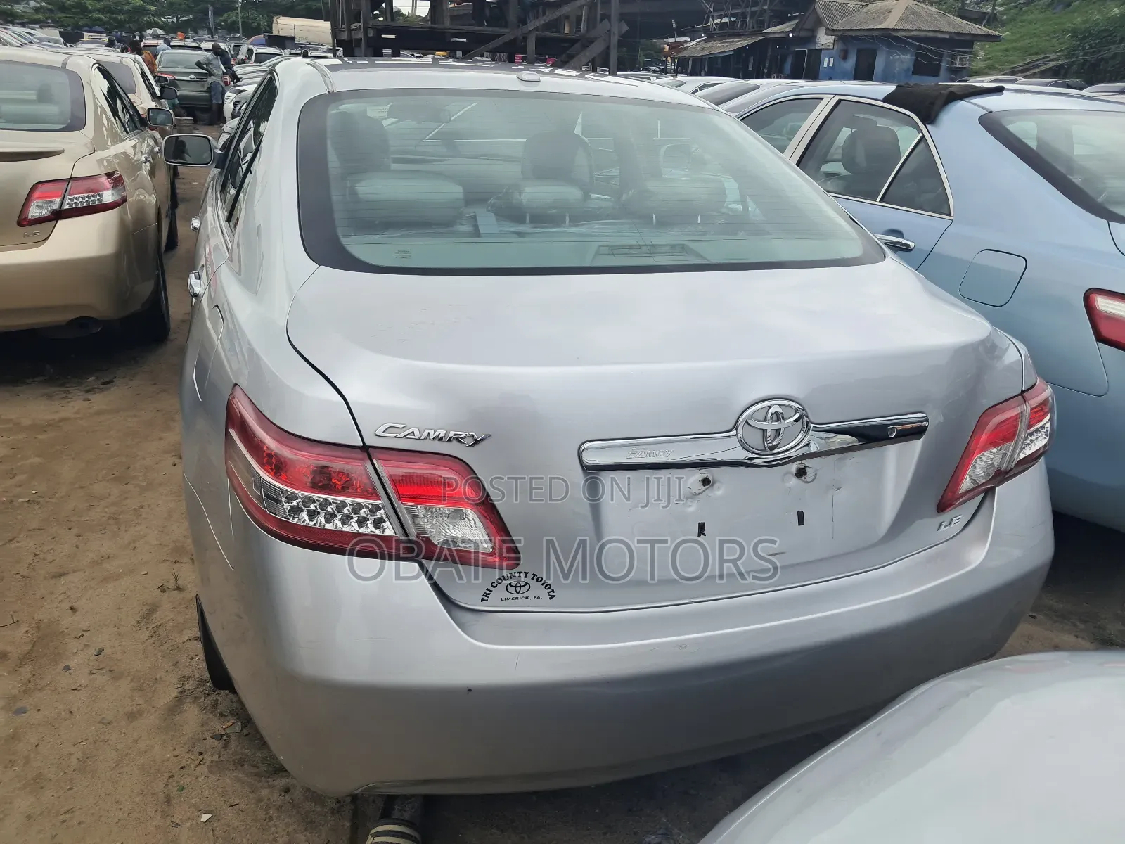 Toyota Camry LE 4dr Sedan (2.5L 4cyl 6A) 2011 Silver