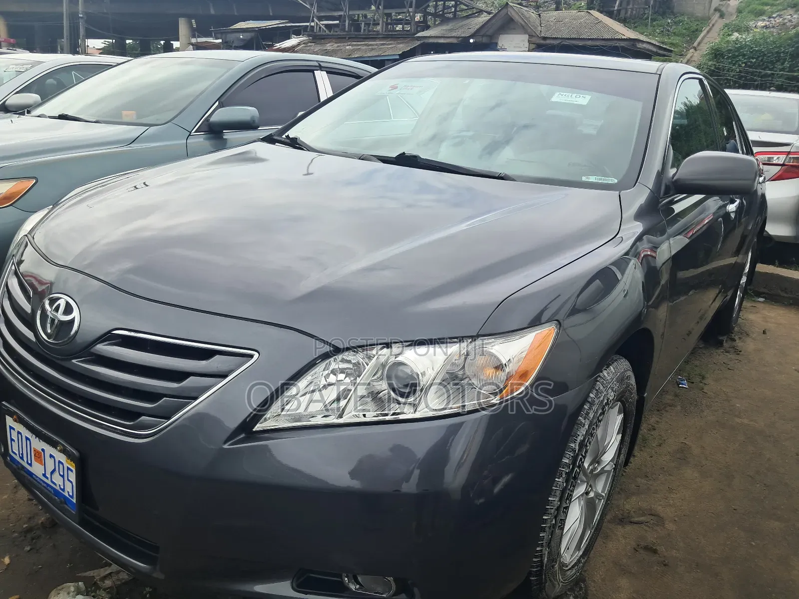Toyota Camry LE 4dr Sedan (2.5L 4cyl 6AM) 2010 Gray