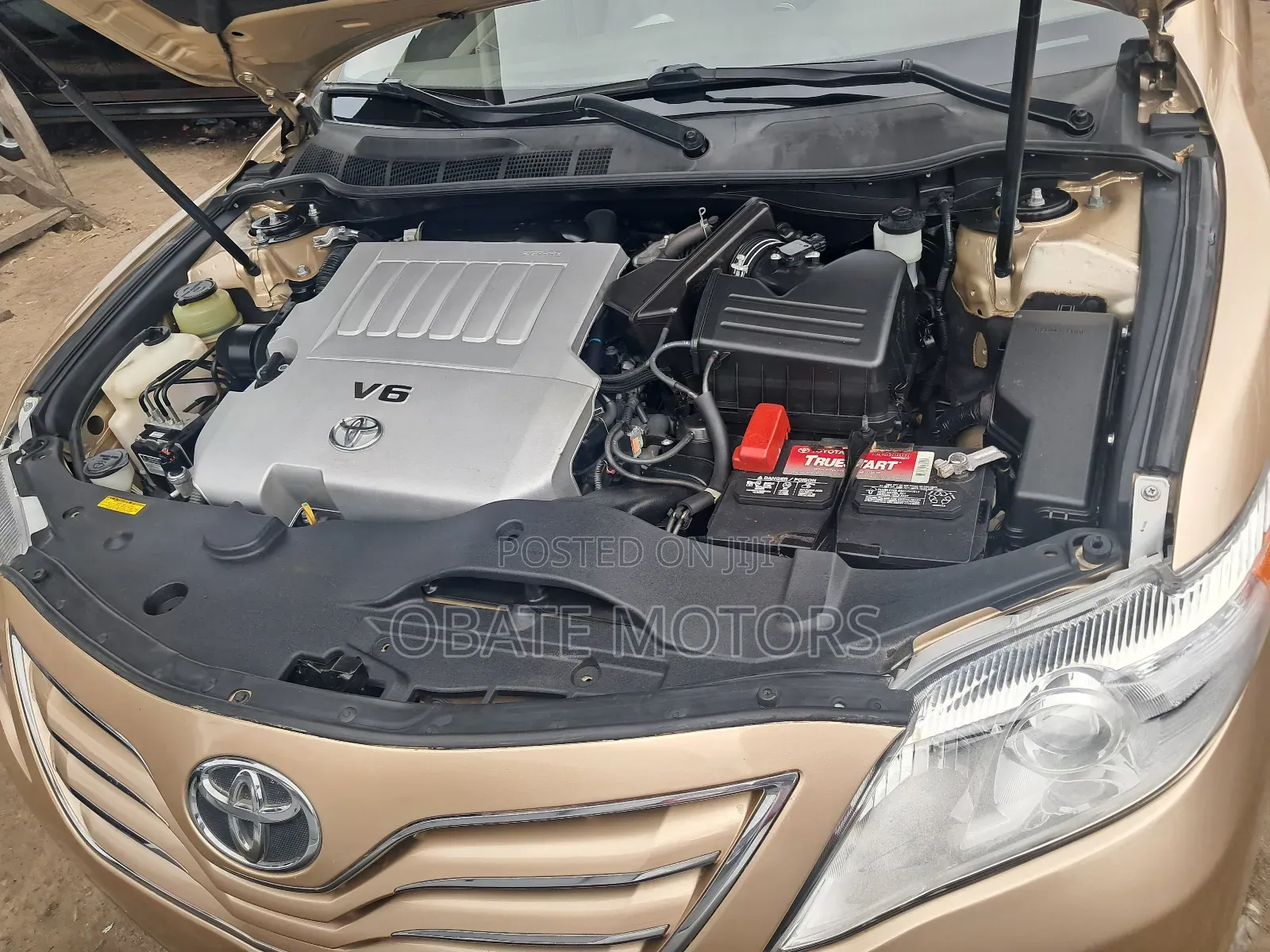 Toyota Camry XLE V6 4dr Sedan (3.5L 6cyl 6A) 2011 Gold