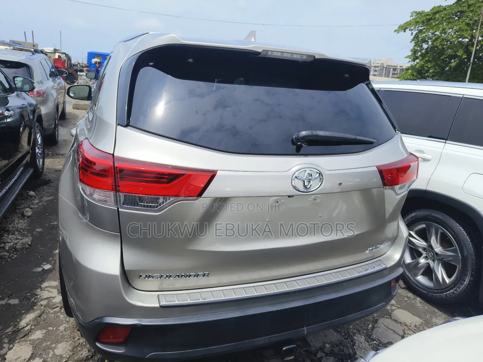 Toyota Highlander XLE 4dr SUV AWD (3.5L 6cyl 6A) 2015 Gold