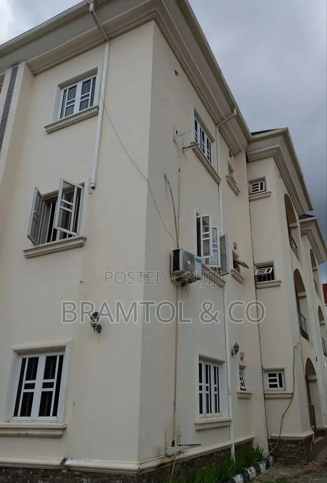 3bdrm Block of Flats in Wuye for sale