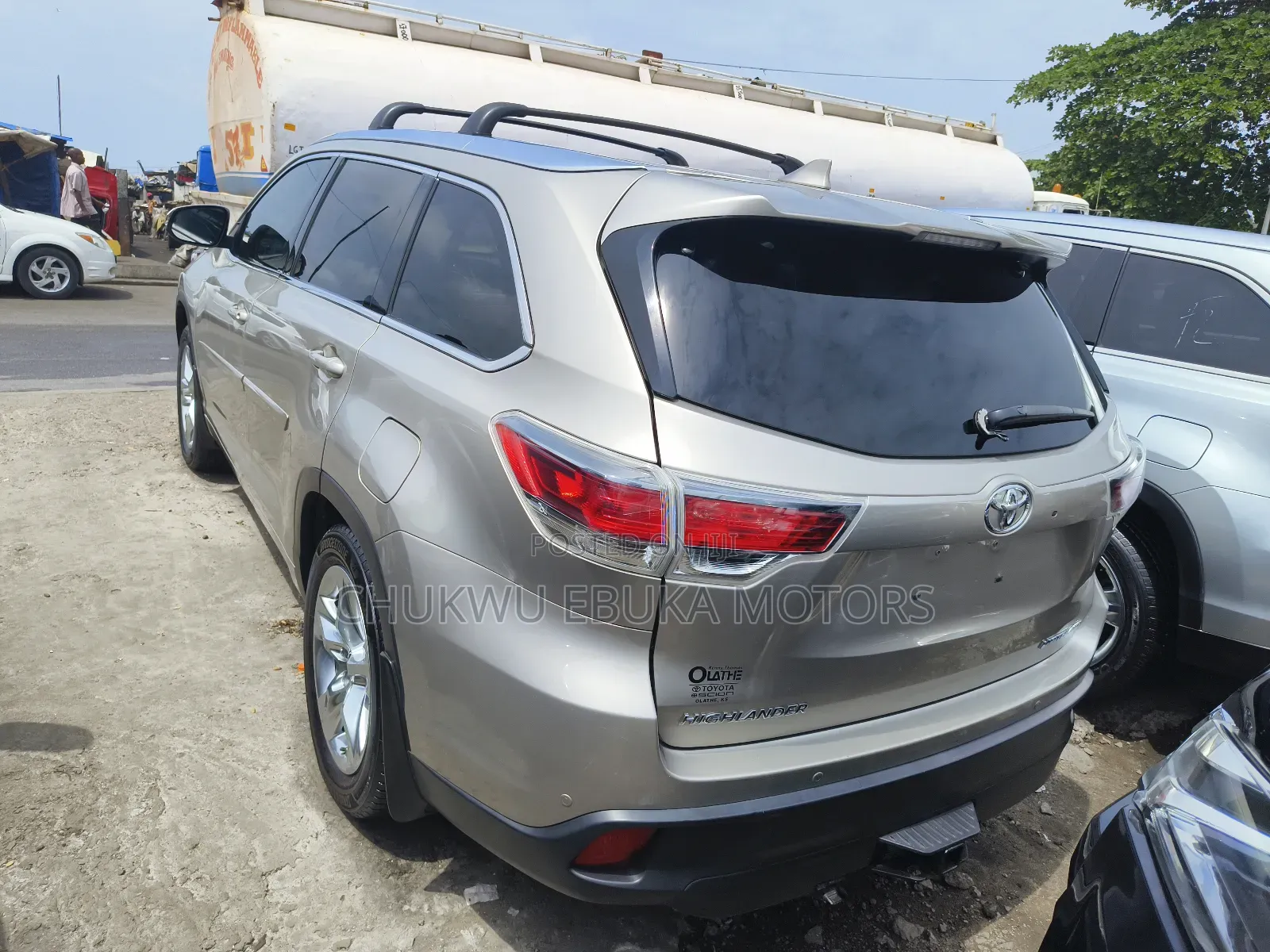 Toyota Highlander Limited V6 4x4 (3.5L 6cyl 6A) 2016 Gold