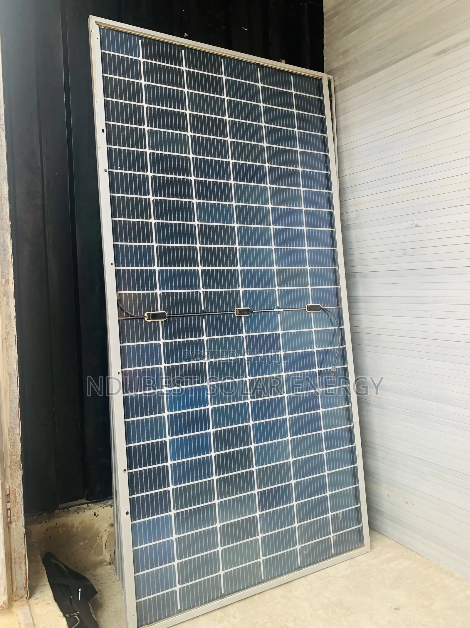 Original Jinko 600w Solar Panels