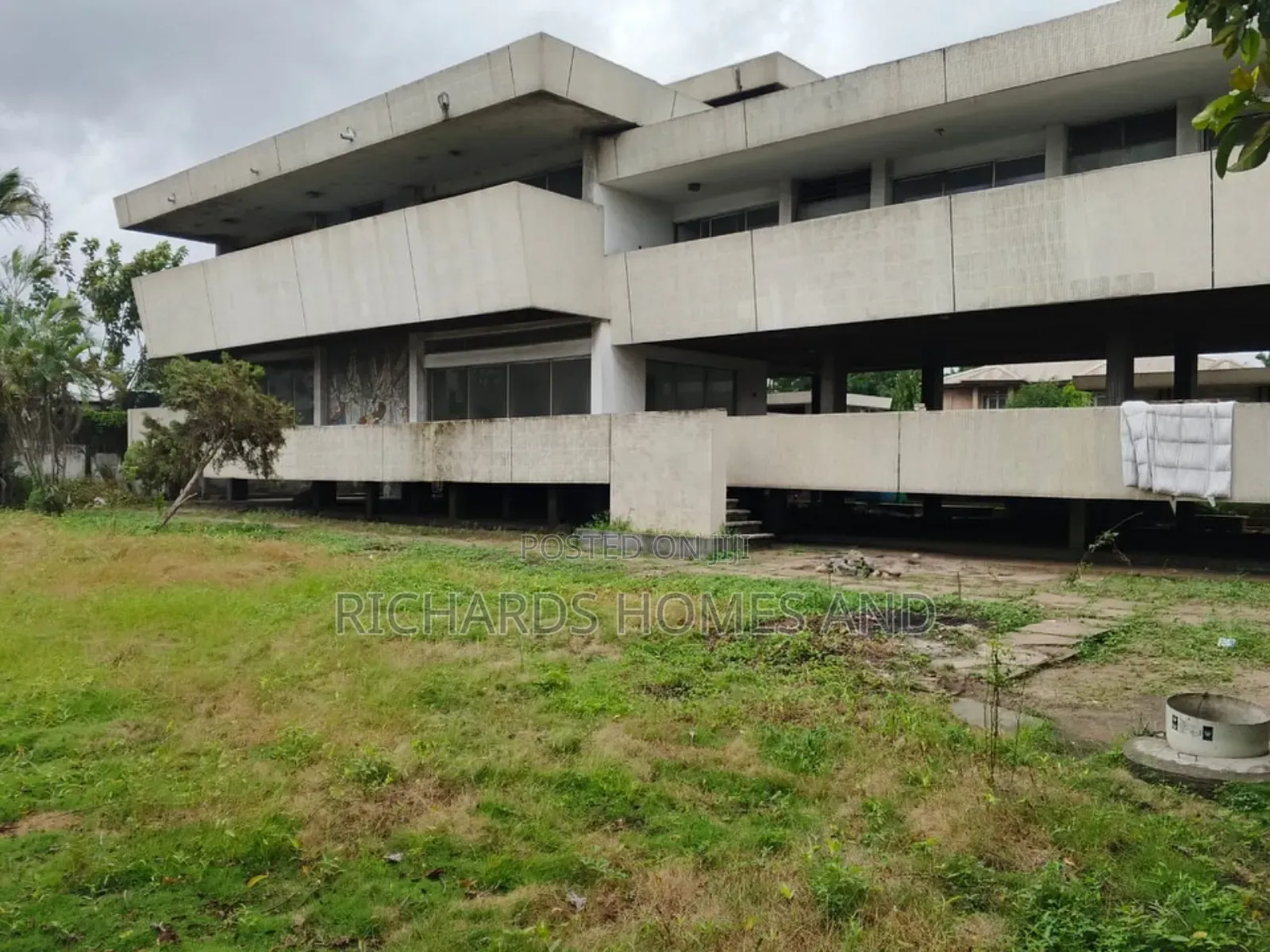 4bdrm Block of Flats in Apapa for sale