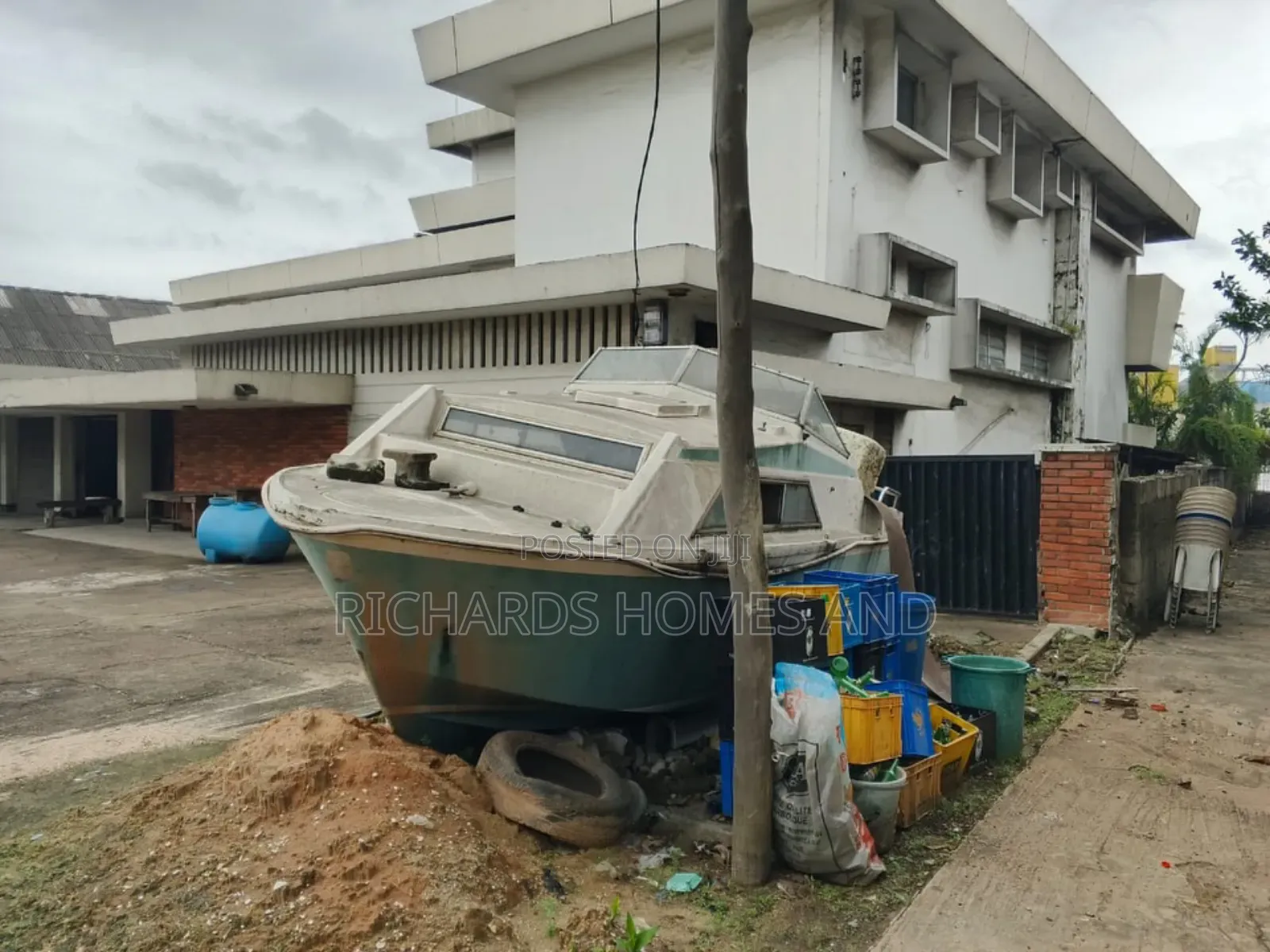 4bdrm Block of Flats in Apapa for sale