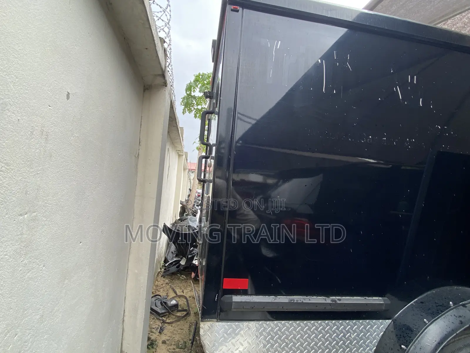 International 4700 2002 Black
