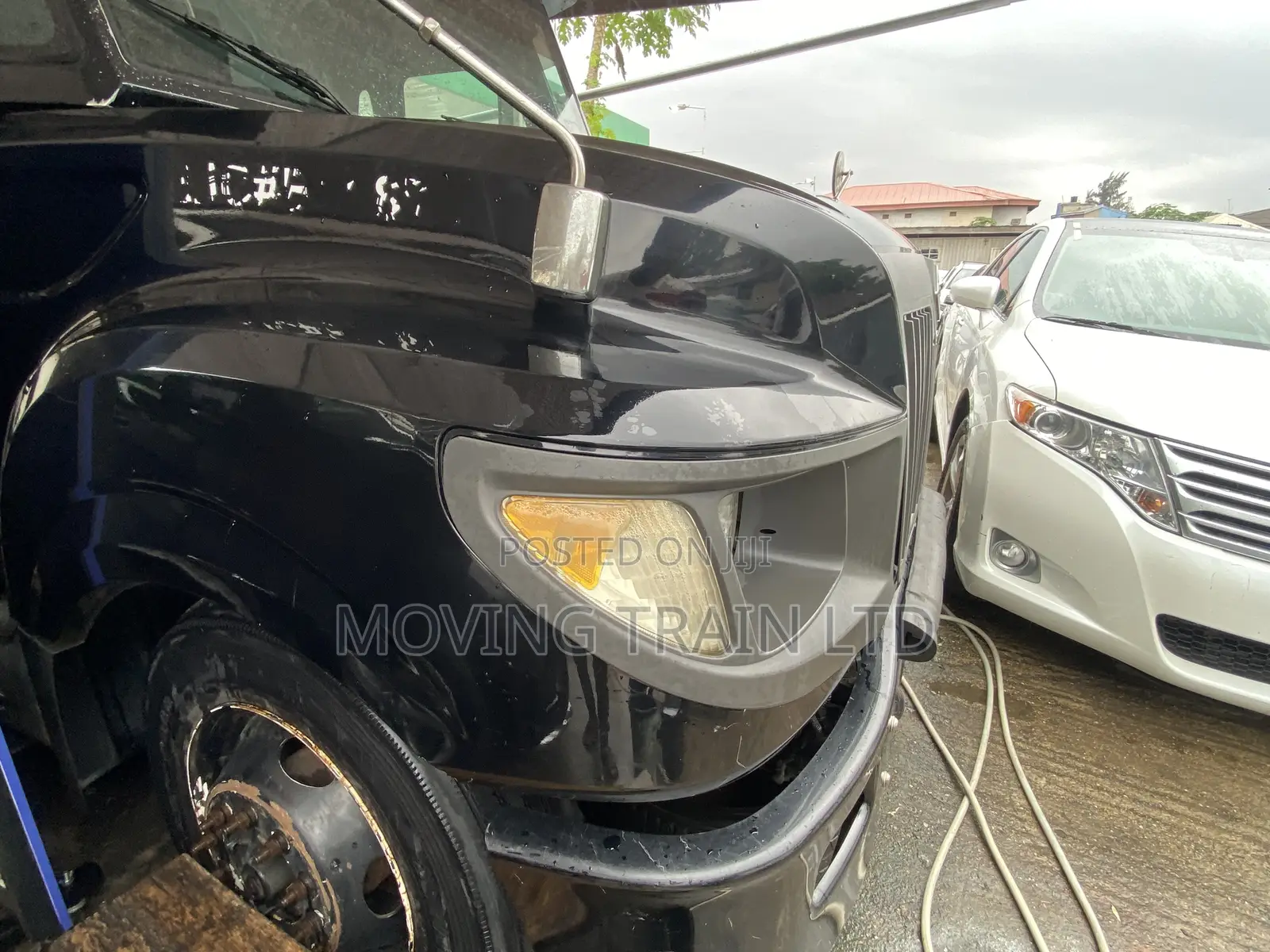 International 4700 2002 Black