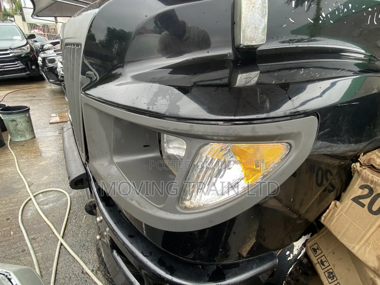 International 4700 2002 Black