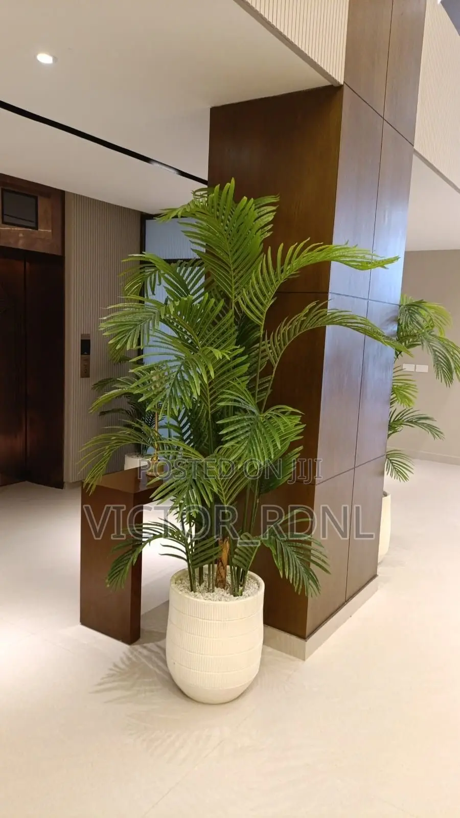 Elegant Flower Pots Available in Bulk