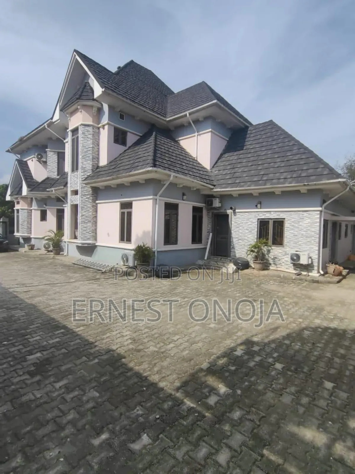 6bdrm Mansion in Gwarinpa Estate for sale