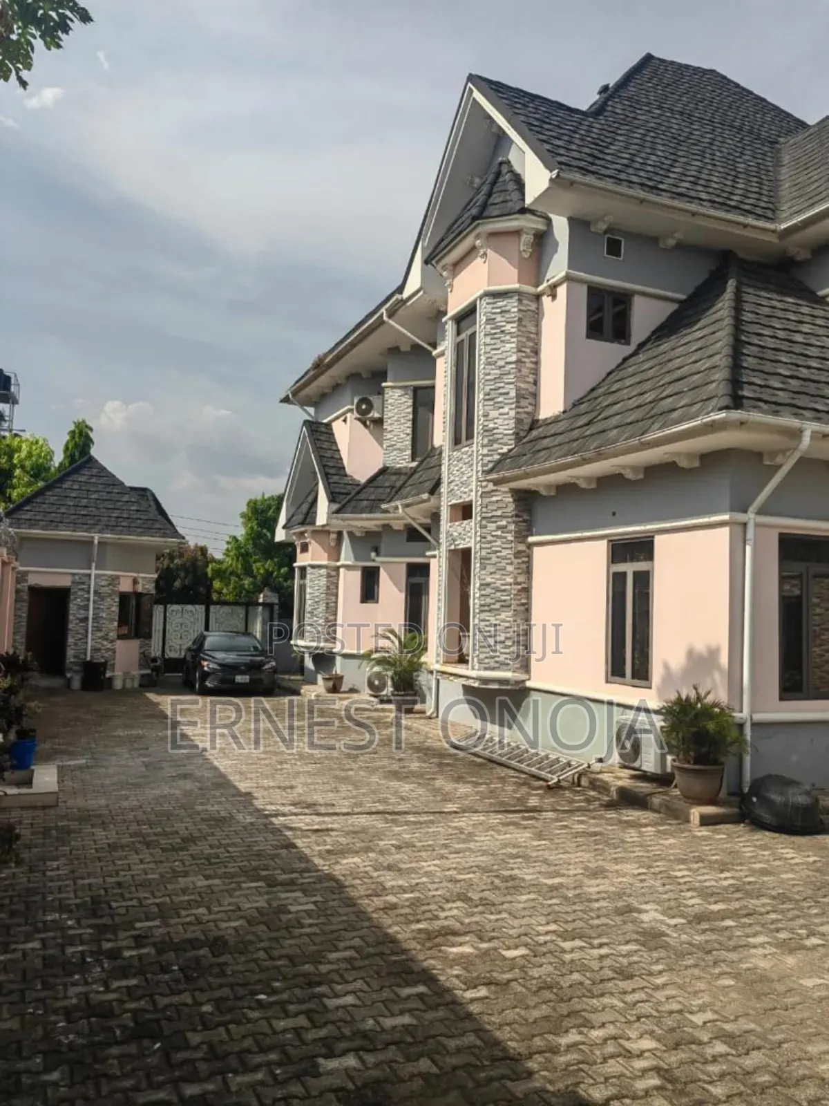 6bdrm Mansion in Gwarinpa Estate for sale