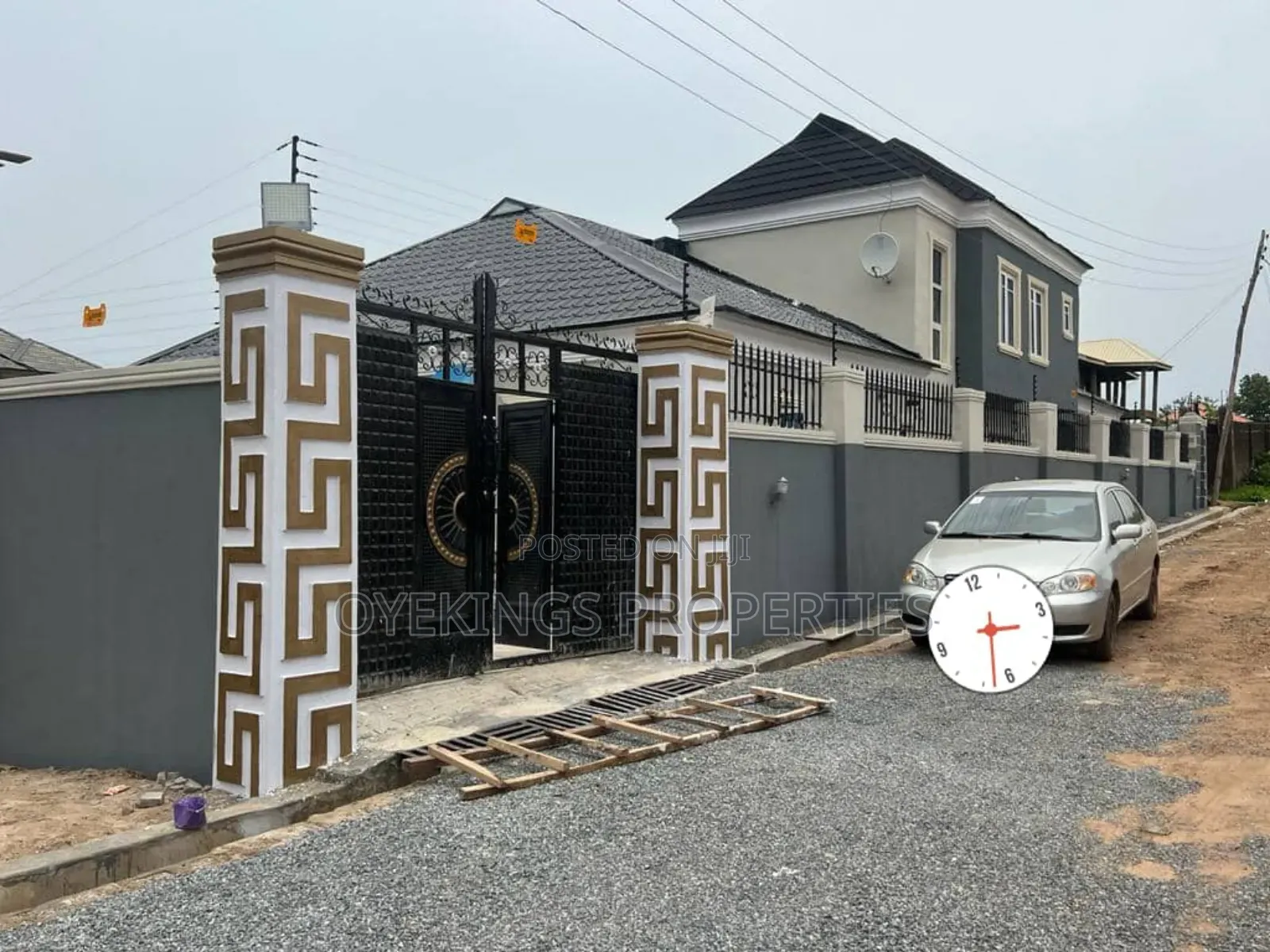 3bdrm Block of Flats in Idishi, Akala Express for sale