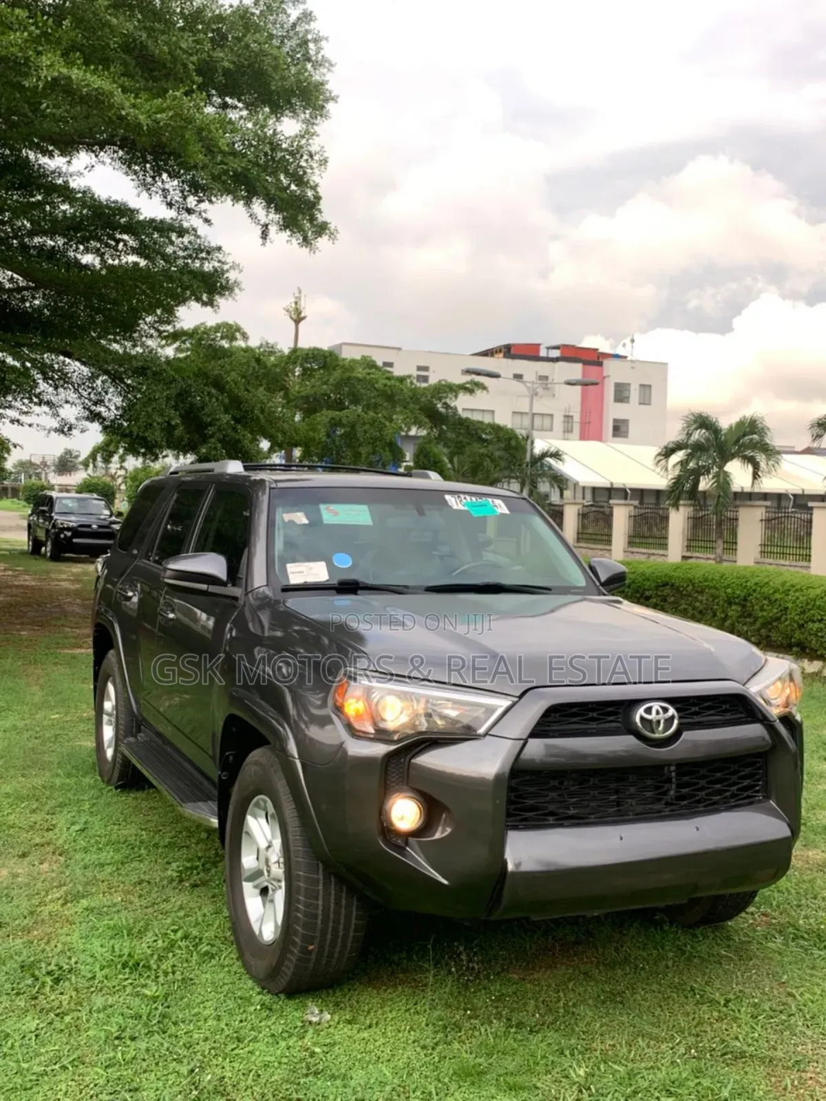 Toyota 4-Runner SR5 Premium 4dr 4x2 (4.0L 6cyl 5A) 2017 Gray