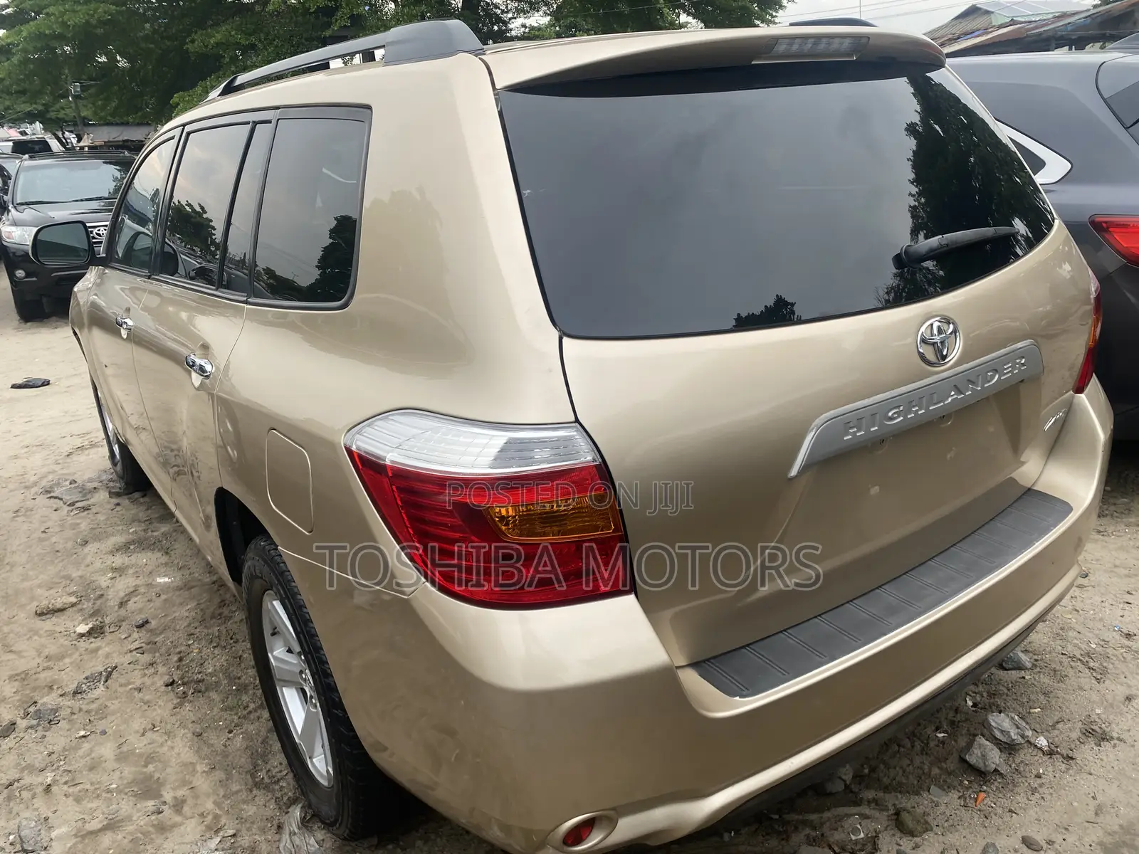 Toyota Highlander SE 2010 Gold