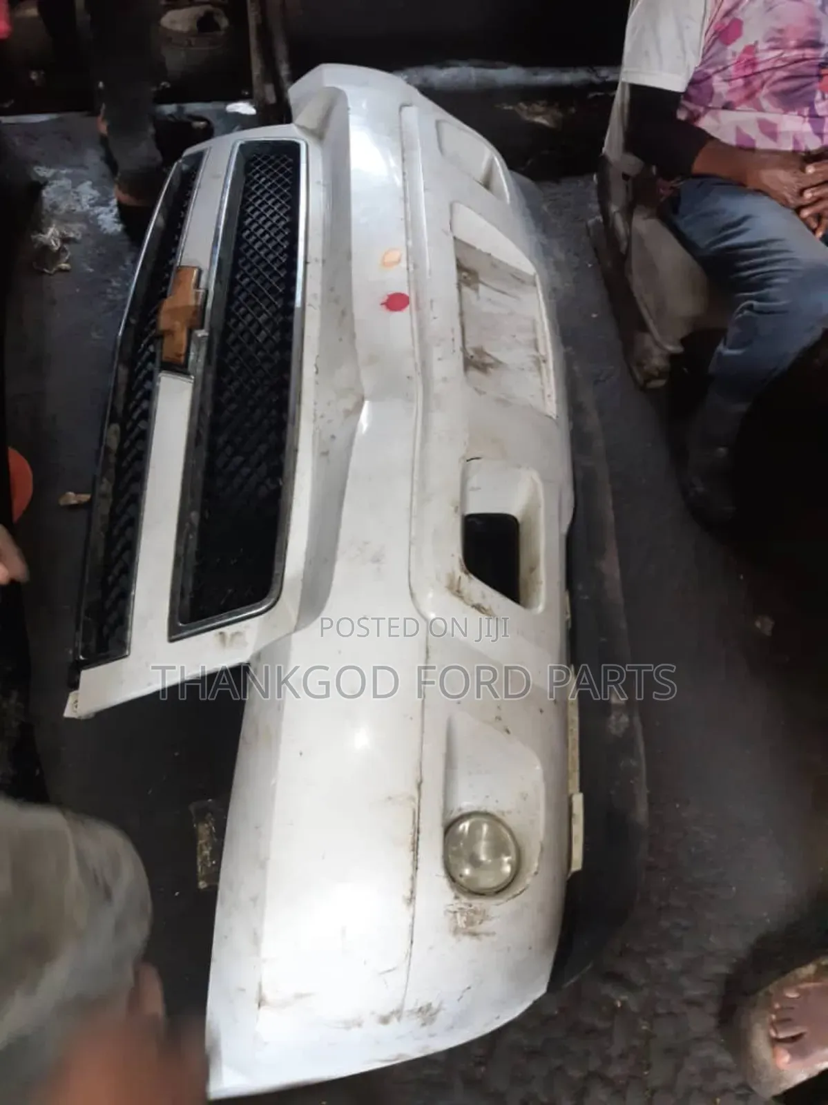 Front Bumper Chevrolet Suburban/Avalanche 2008//2010/2012