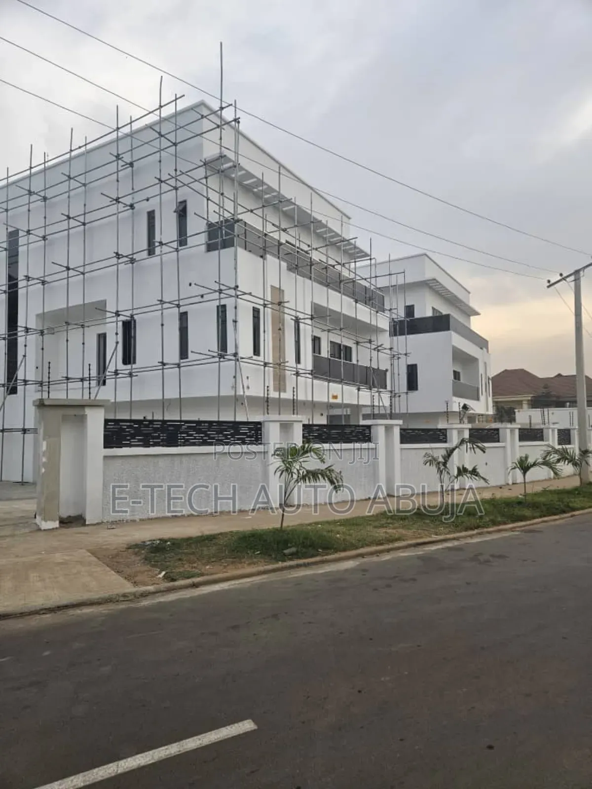 8bdrm Mansion in E-Tech Multi Links, Gwarinpa for sale