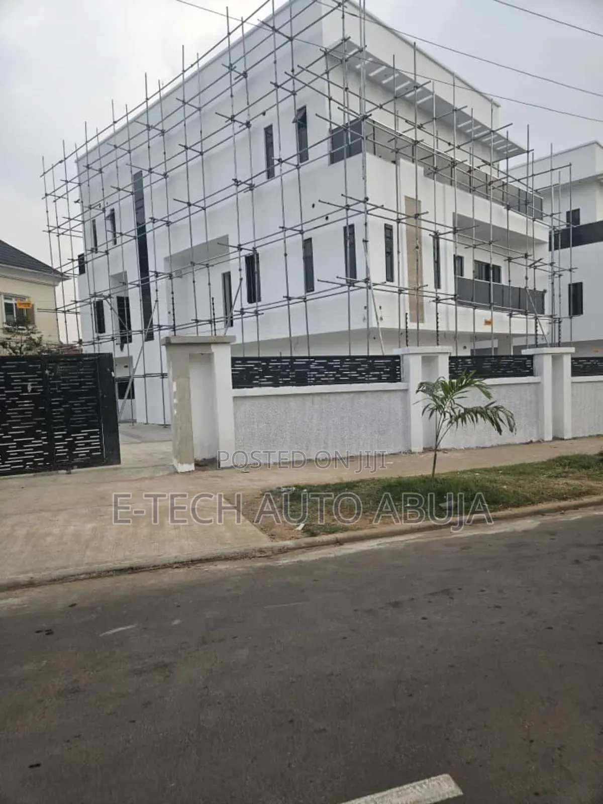 8bdrm Mansion in E-Tech Multi Links, Gwarinpa for sale