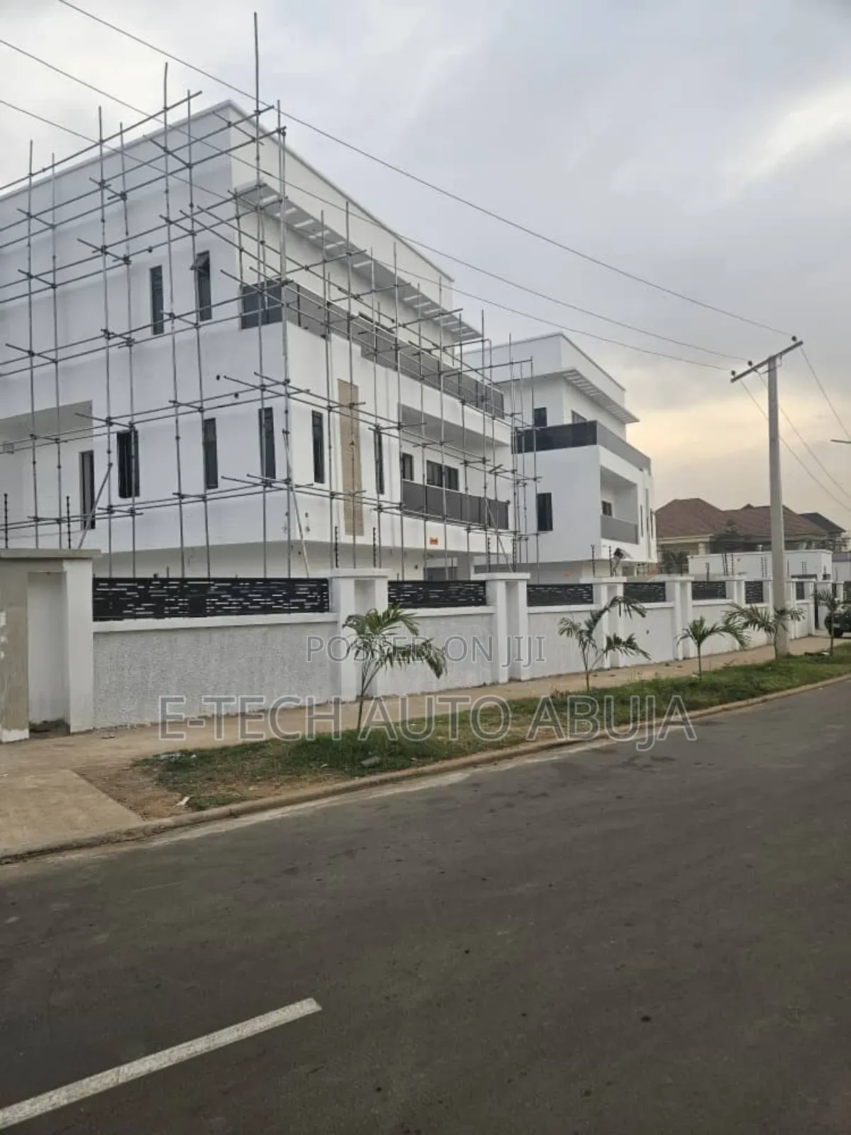 8bdrm Mansion in E-Tech Multi Links, Gwarinpa for sale
