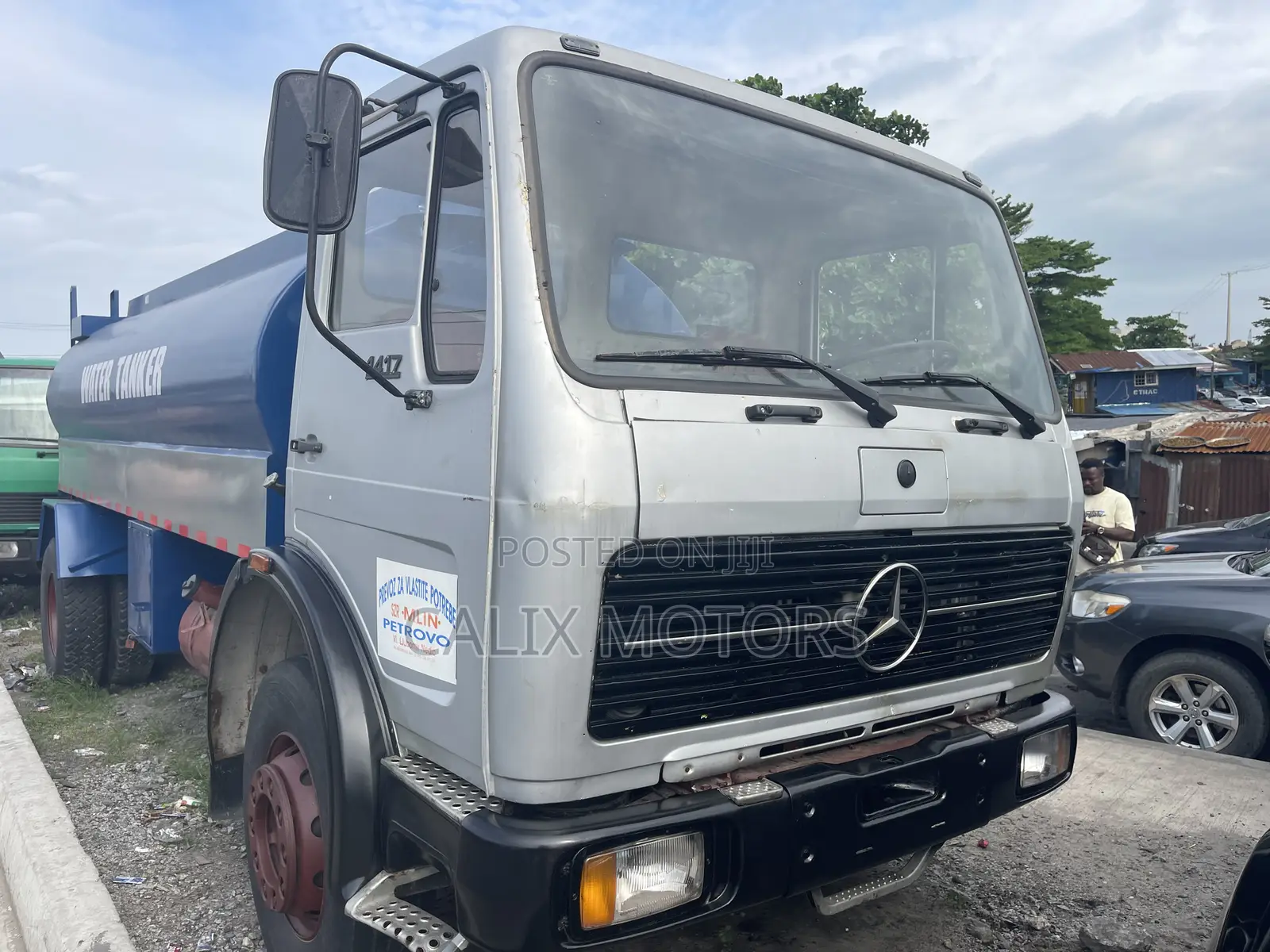 Foreign Used Mercedes Benz Water Tanker Truck.