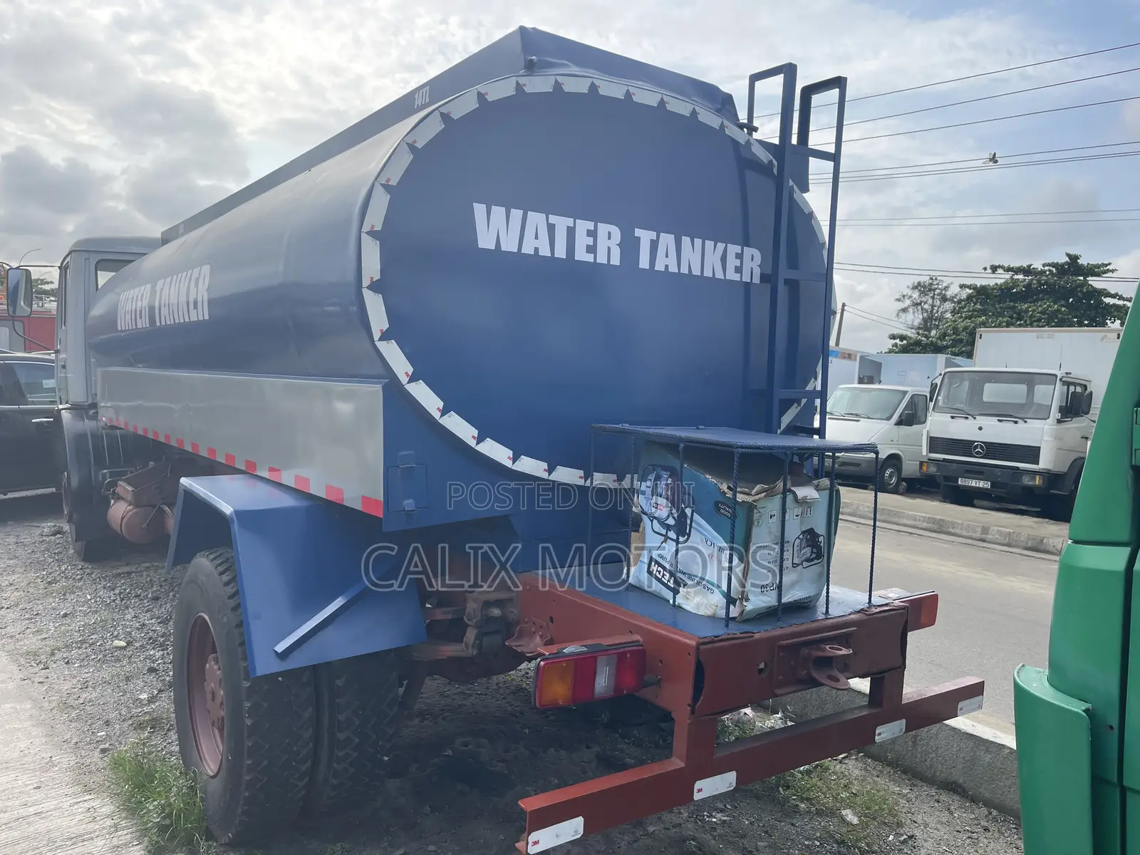 Foreign Used Mercedes Benz Water Tanker Truck.