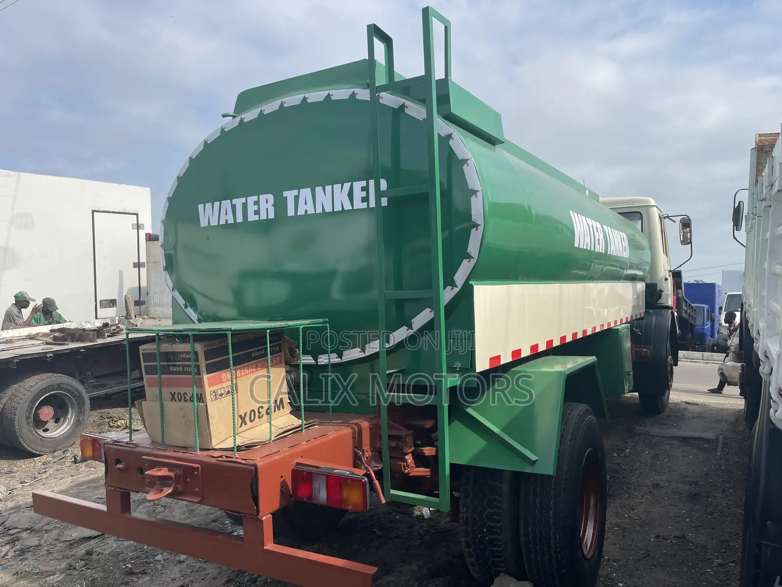Foreign Used Mercedes Benz Water Tanker Truck.